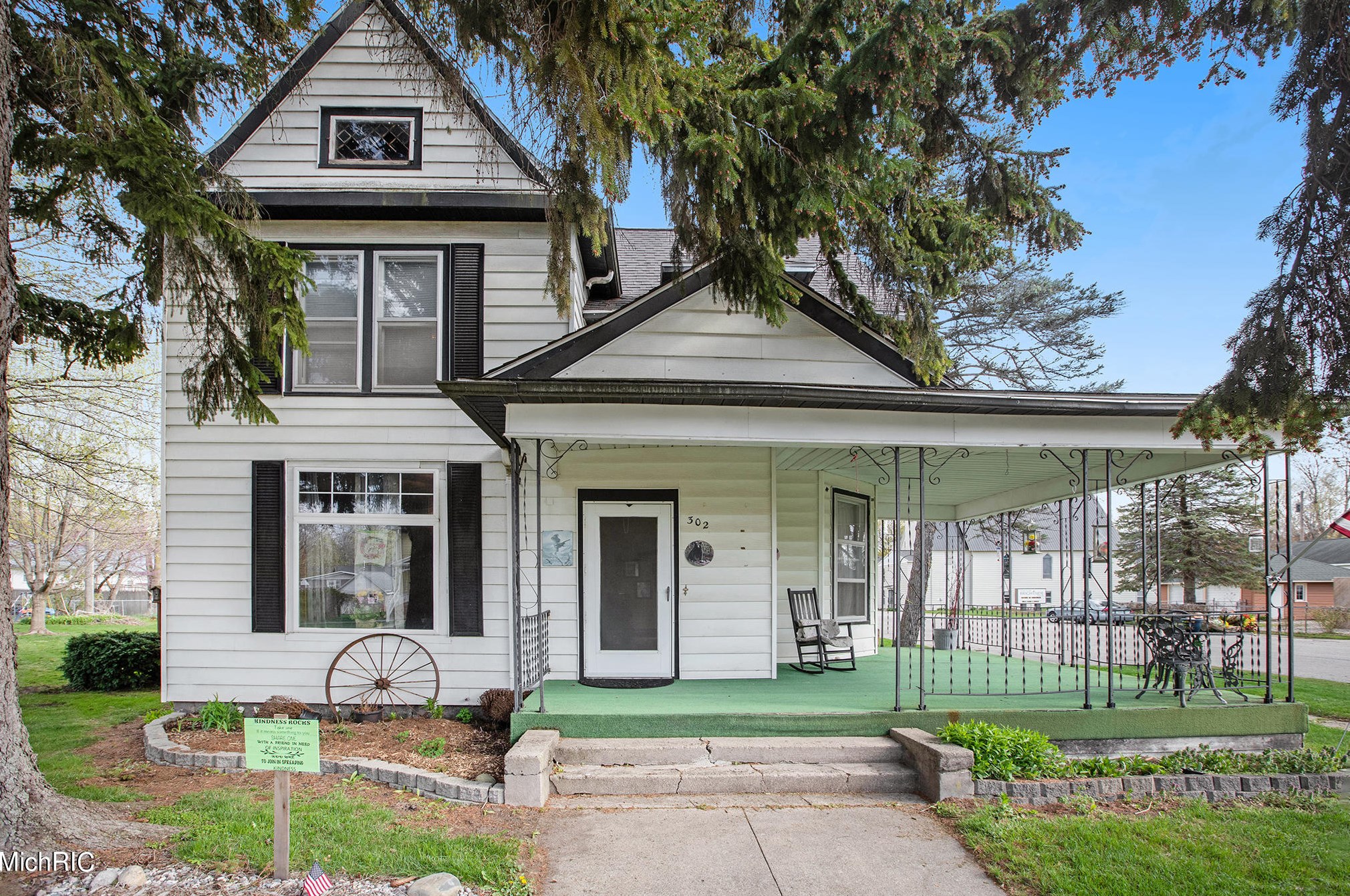 302 W Main St, Hopkins, MI 49328