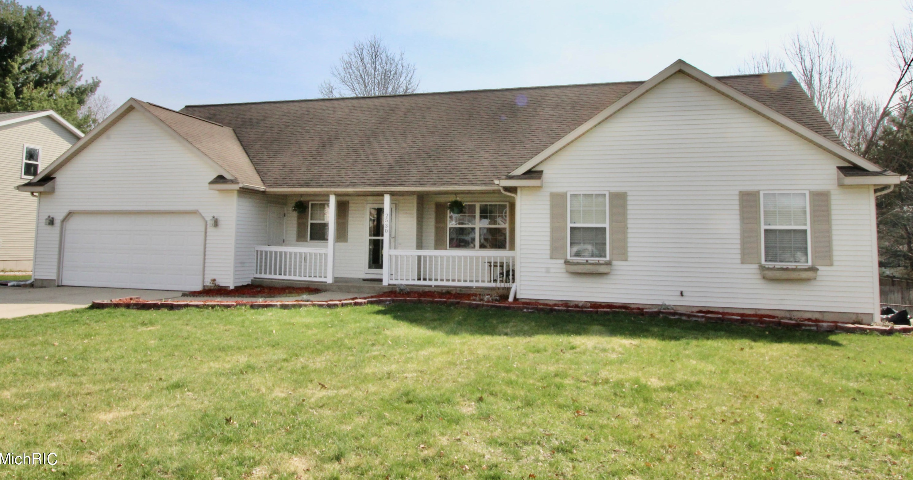 2530 Pine Ln, Holland, MI 49424-8276