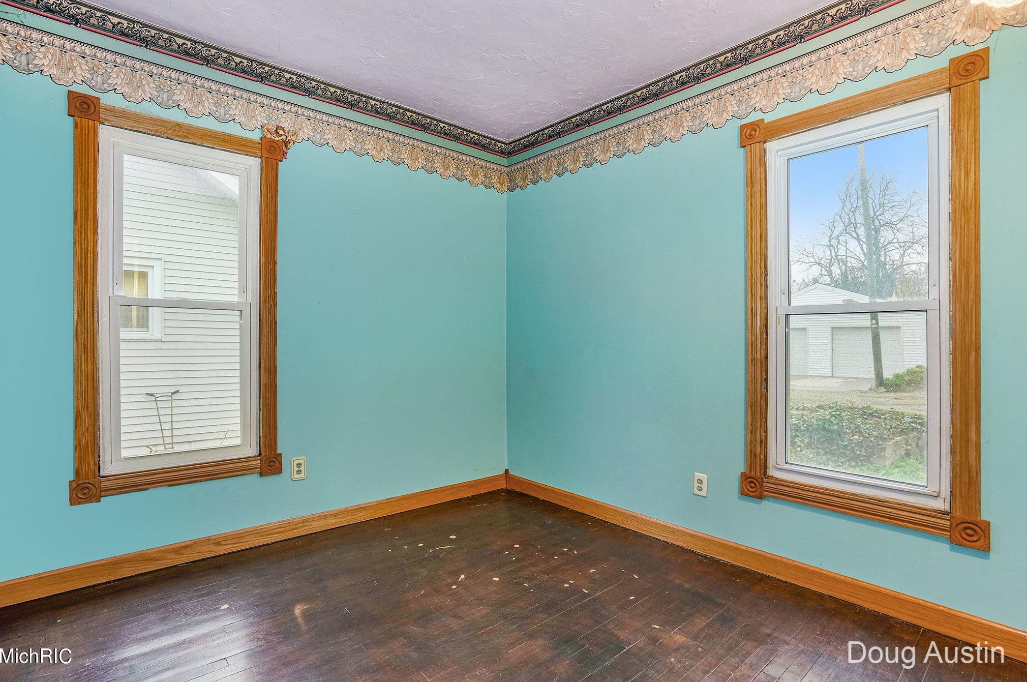 148 Indiana Ave, Grand Rapids MI 49504-5664 exterior