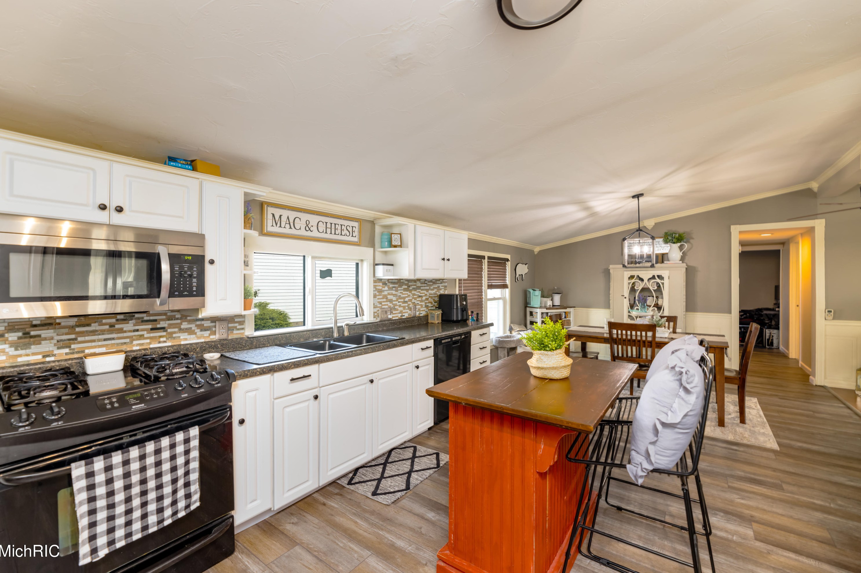 155 E 48th St #66, Holland, MI 49423