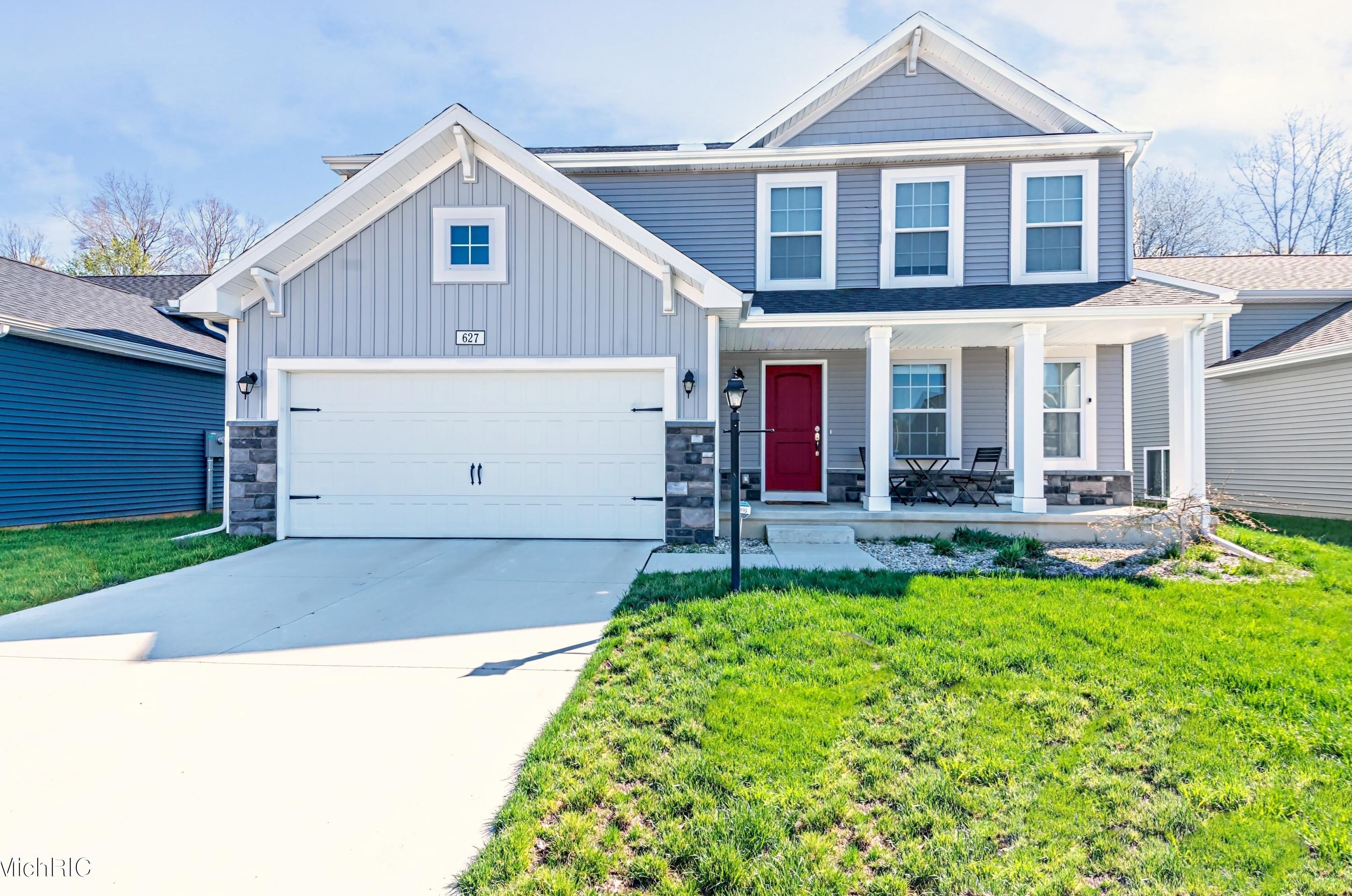 627 N Cygnet Lake Dr, Benton Harbor, MI 49022