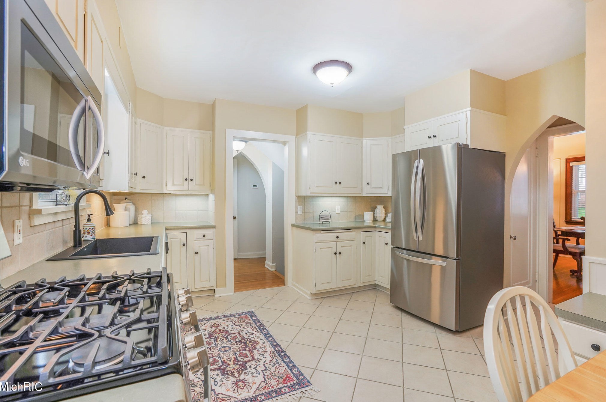 2347 Englewood Dr, Grand Rapids MI  49506-4539 exterior