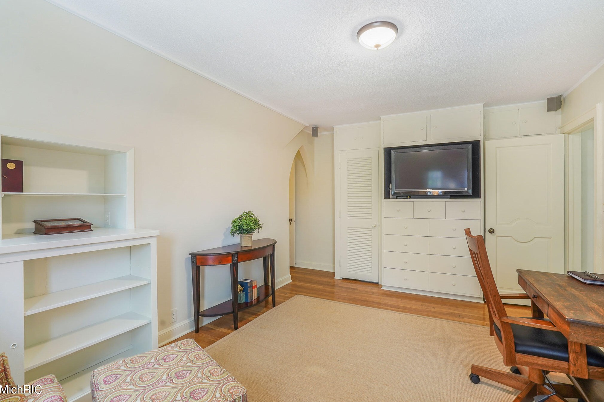 2347 Englewood Dr, Grand Rapids MI  49506-4539 exterior