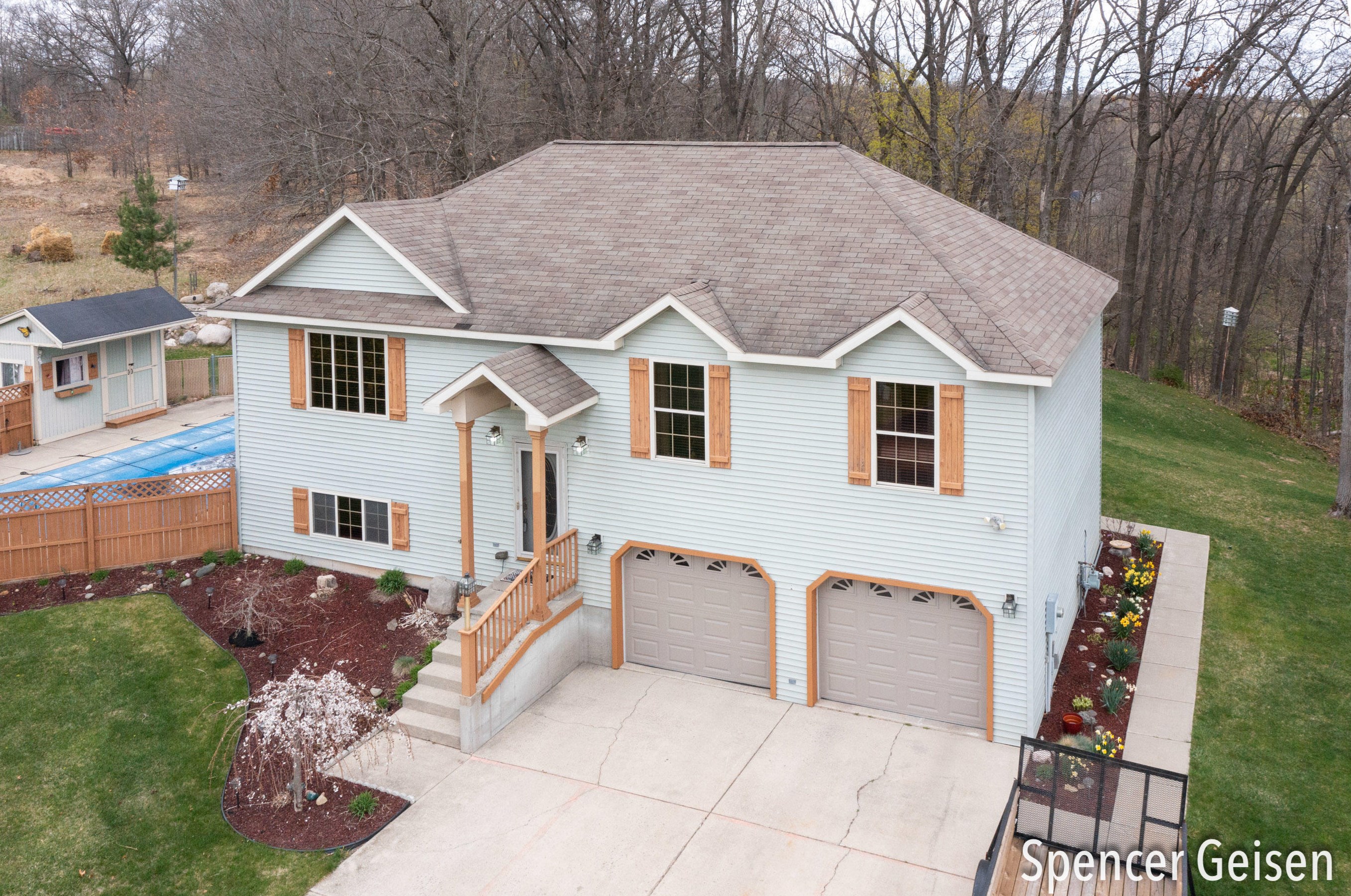 806 Morgan Dr, Belding, MI 48809