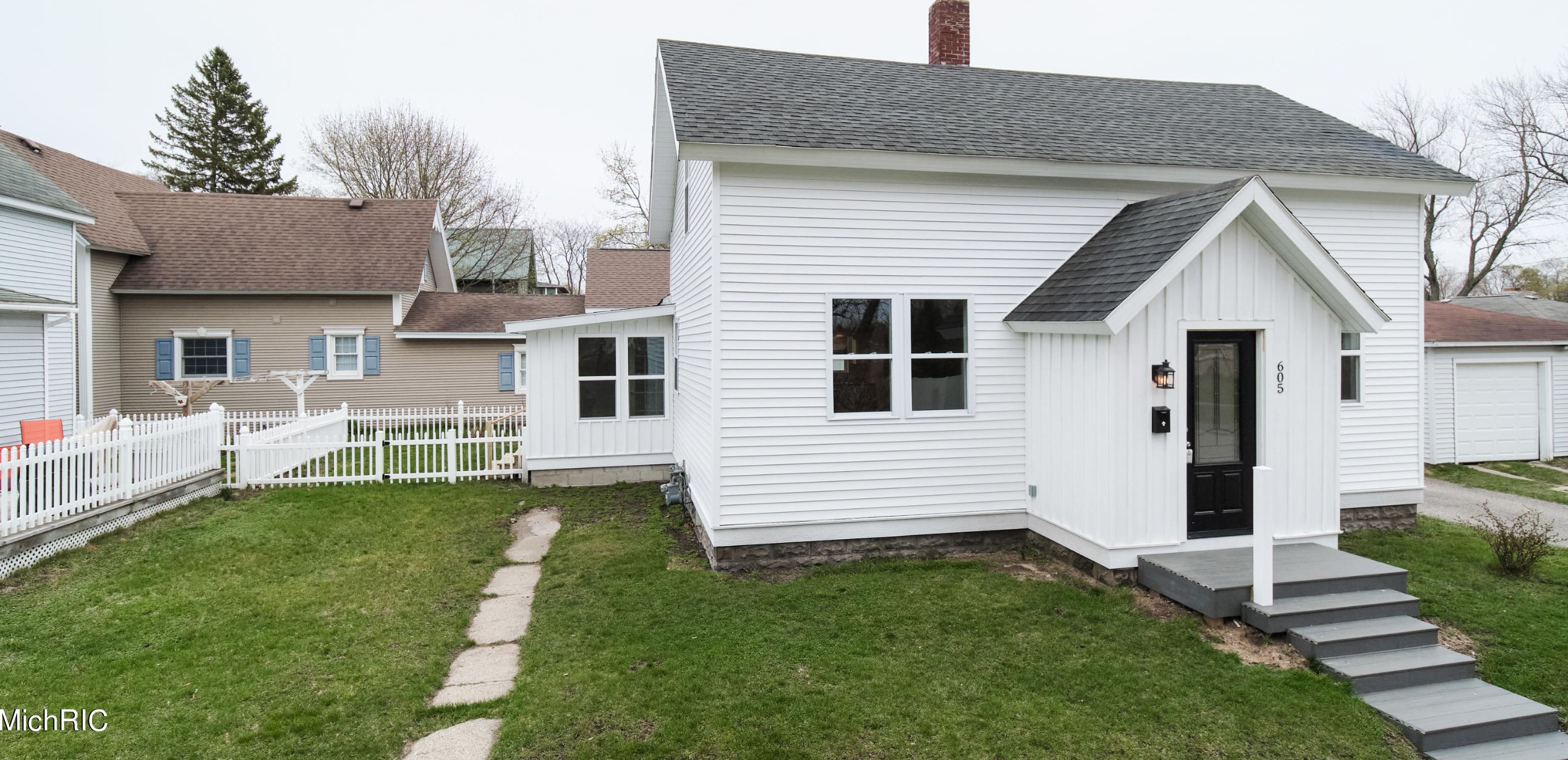 605 Fairview Ave, Stronach, MI 49660-1971