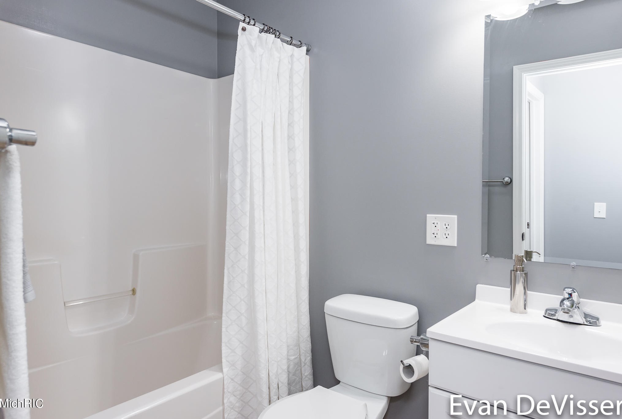 2482 85th St, Byron Township MI  49315-9260 exterior