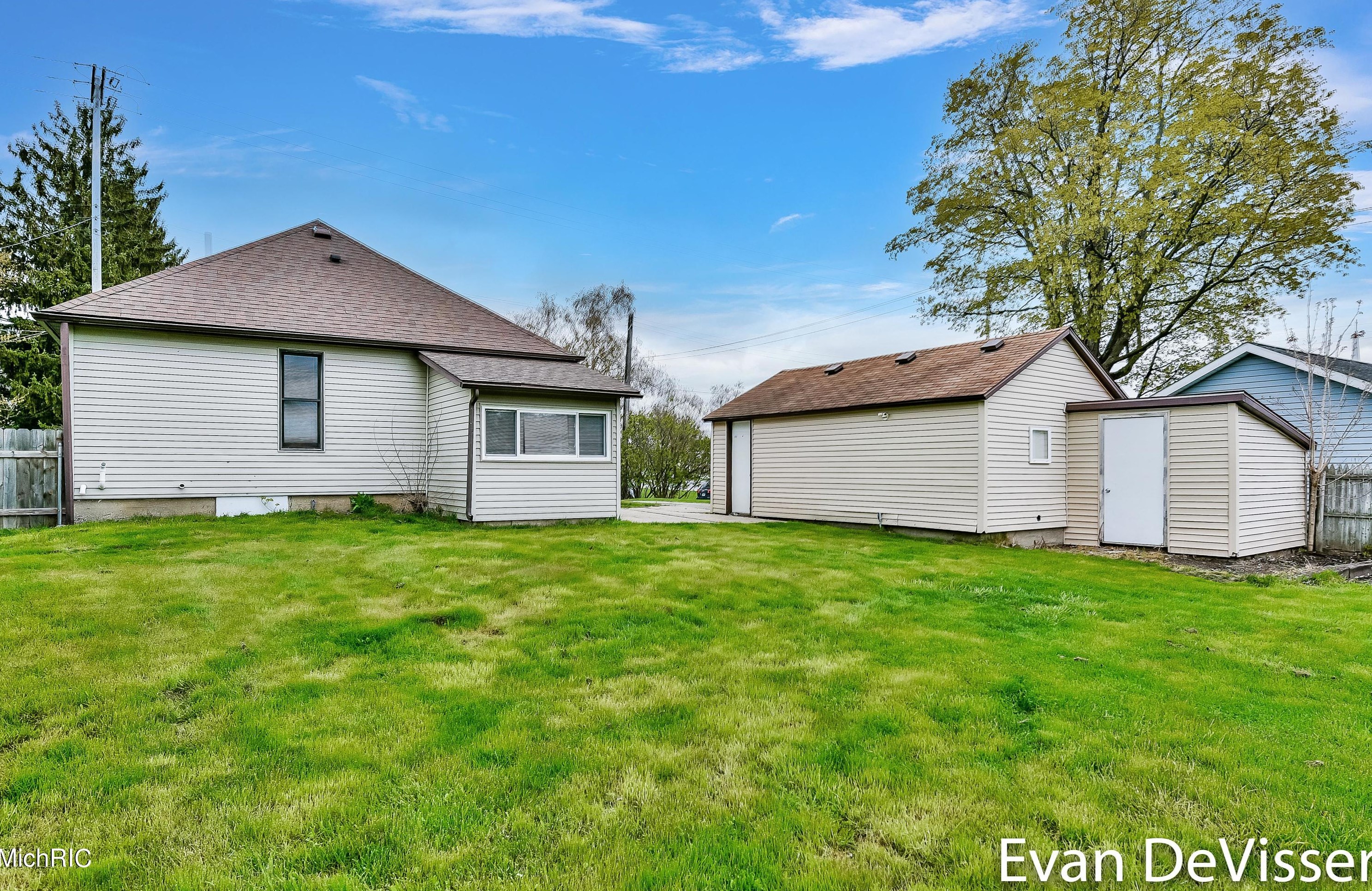 2482 85th St, Byron Township MI  49315-9260 exterior