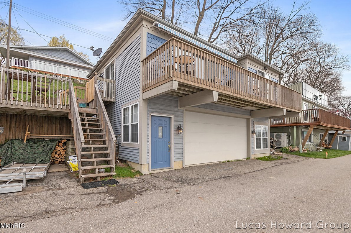 6660 Shoreline Ct, Saranac, MI 48881-8797