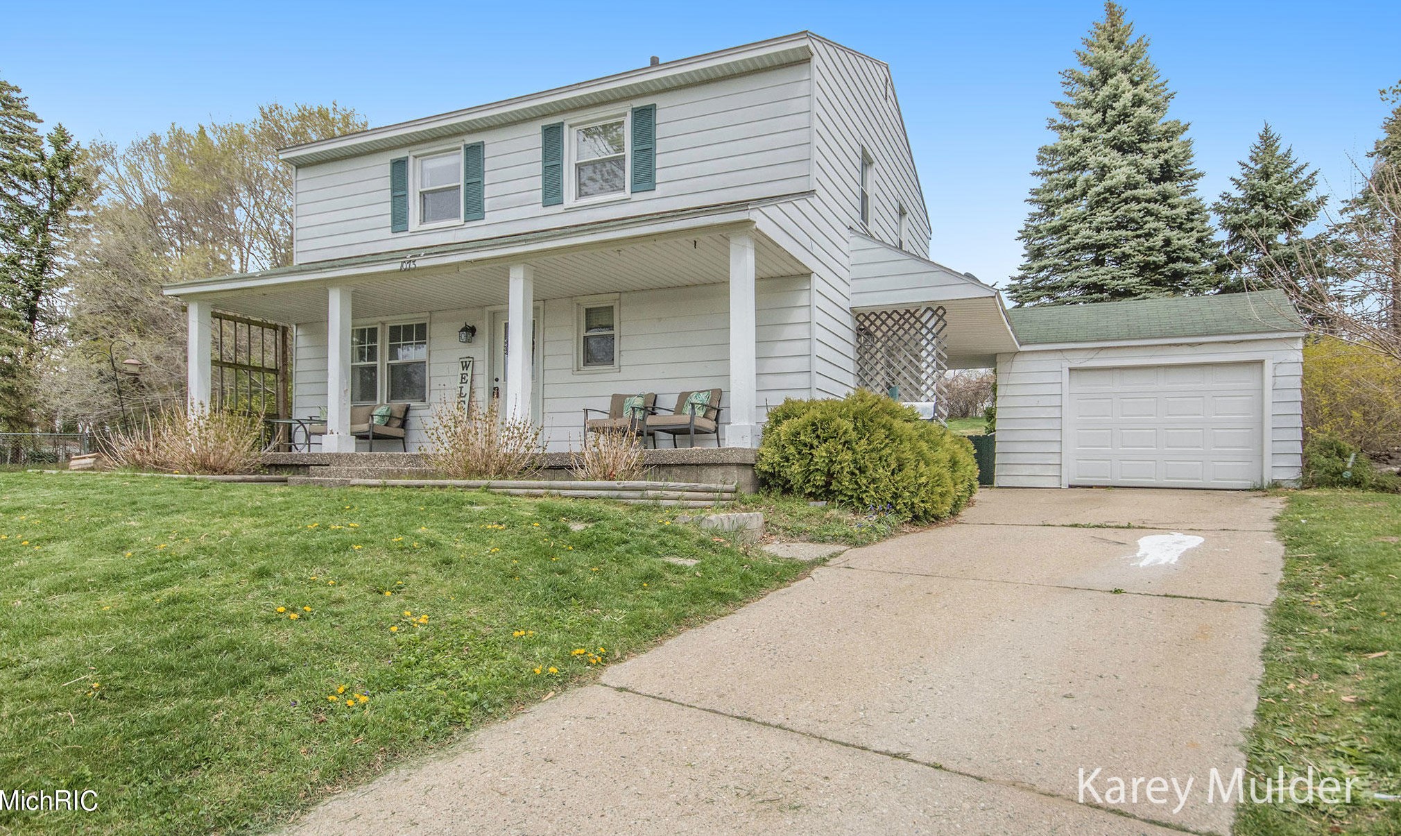 1073 Lockridge Dr, Grand Rapids, MI 49505-4841