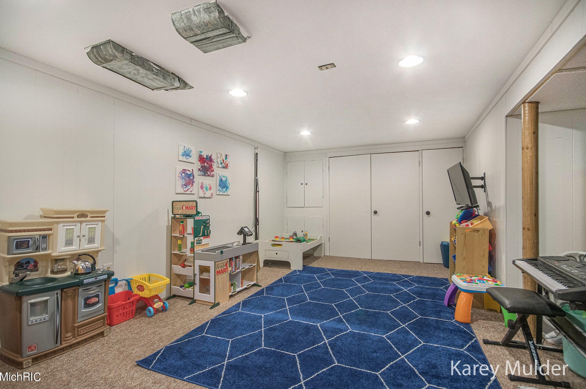 1073 Lockridge Dr, Grand Rapids MI  49505-4841 exterior