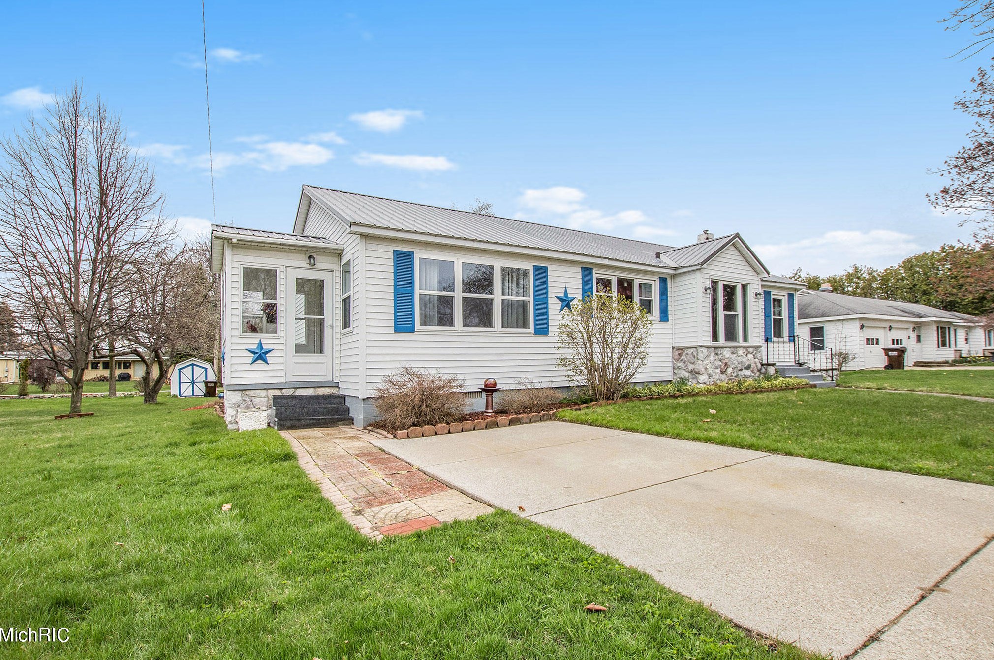 713 Dexter St, Ludington, MI 49431