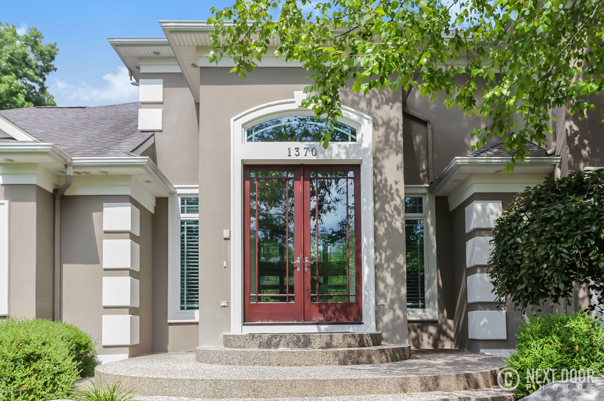 1370 Old Oak Hill Dr, Ada, MI 49301-9408