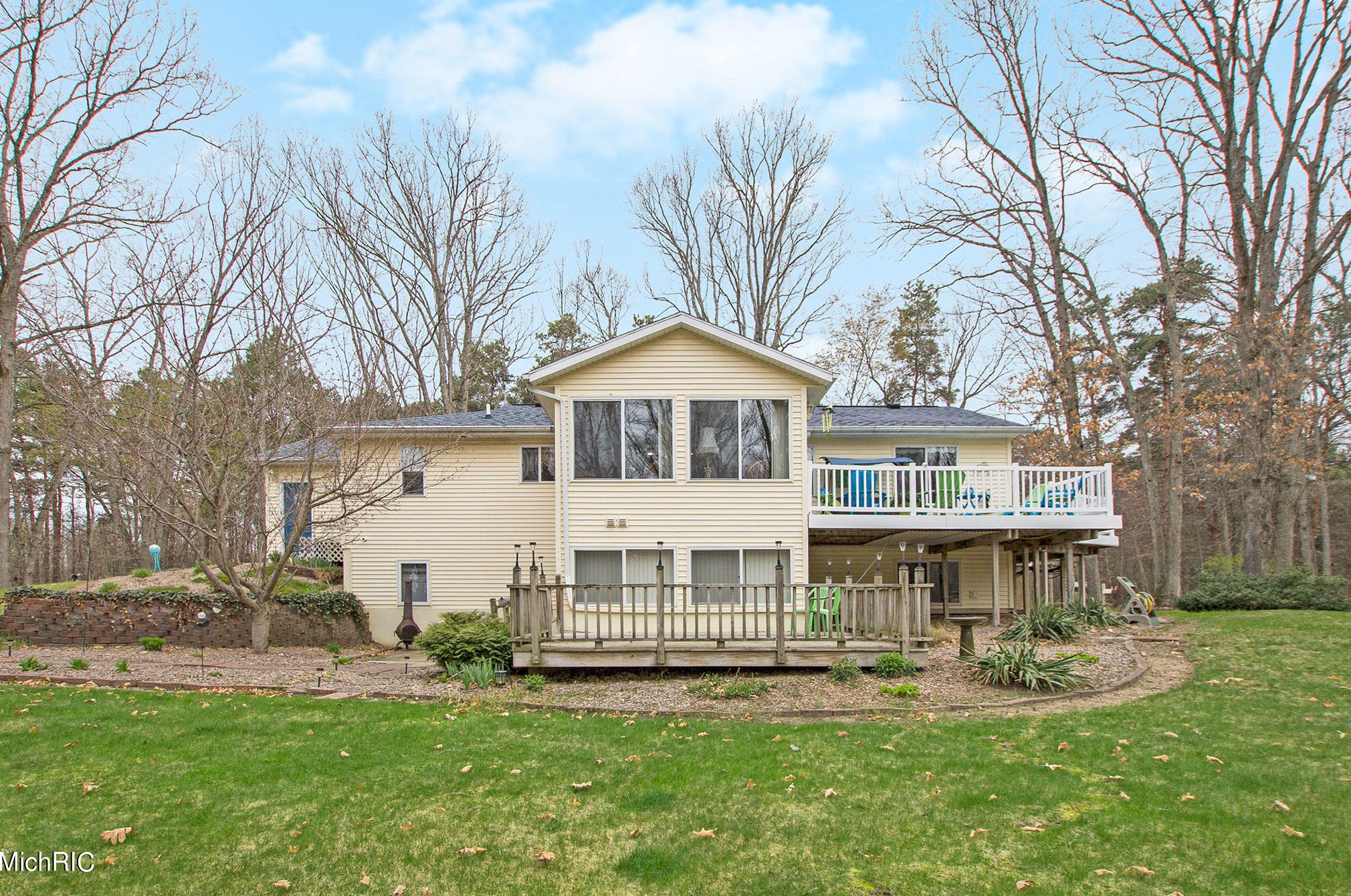 3194 Woodview Dr, Hamilton, MI 49419