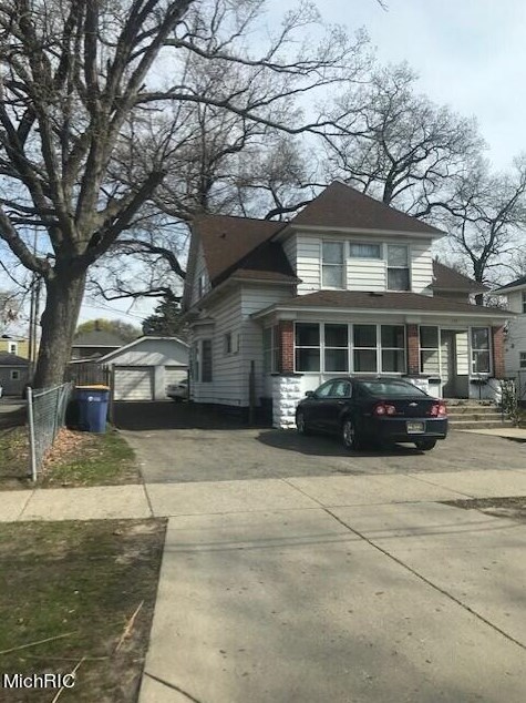 135 Kirtland St, Grand Rapids MI  49507-2928 exterior