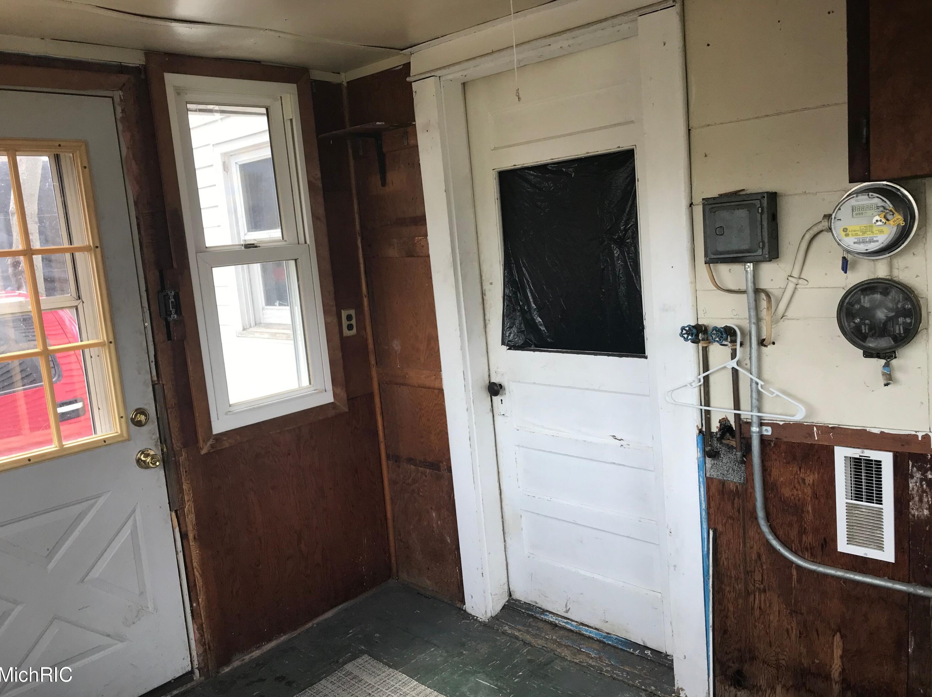 228 Cass St, Morley, MI 49336-9172