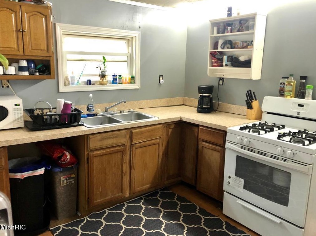 13850 Coates Hwy, Brethren, MI 49619