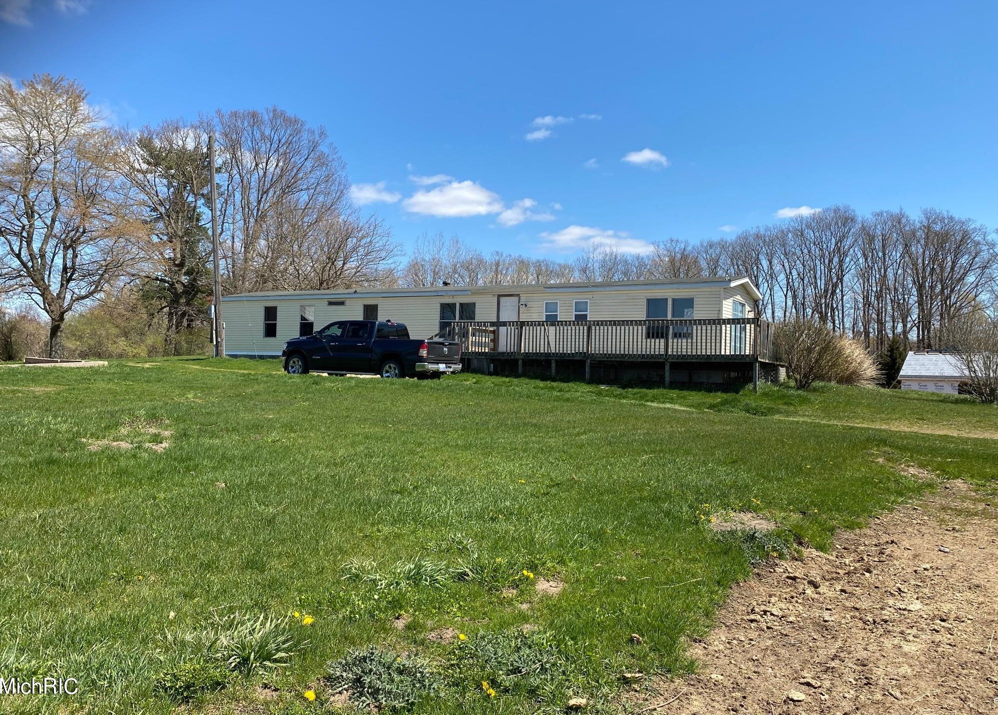 3442 25th St, Hopkins, MI 49328-9710