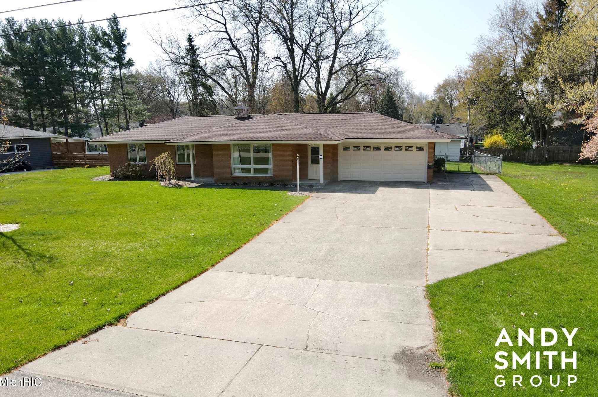 154 Oak Park Dr, Holland, MI 49424