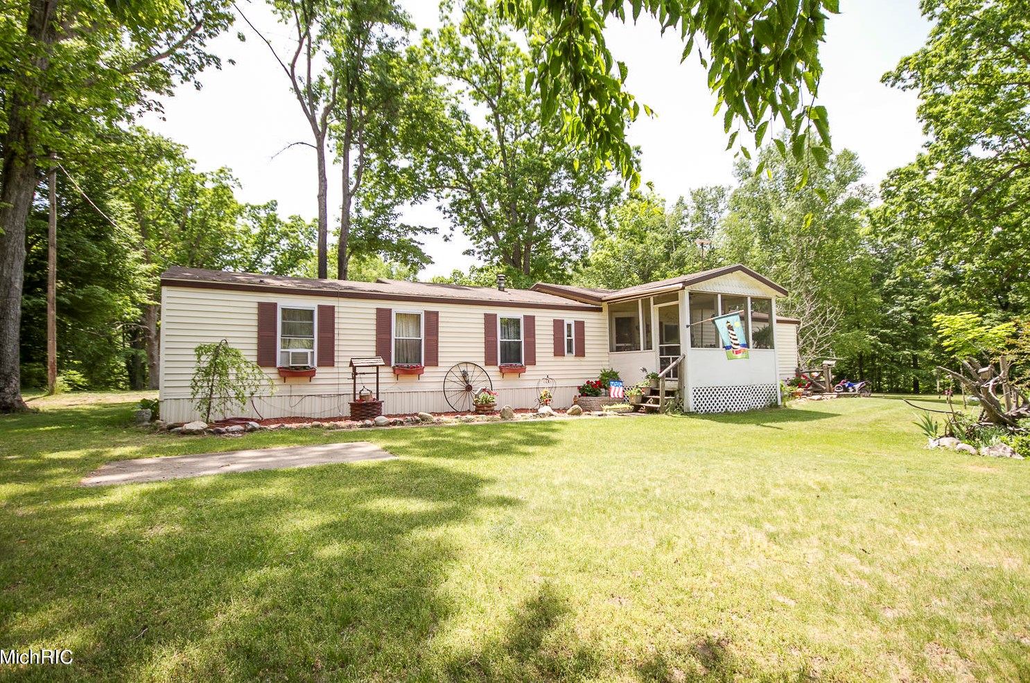 3440 E Colby Rd, Stanton, MI 48888