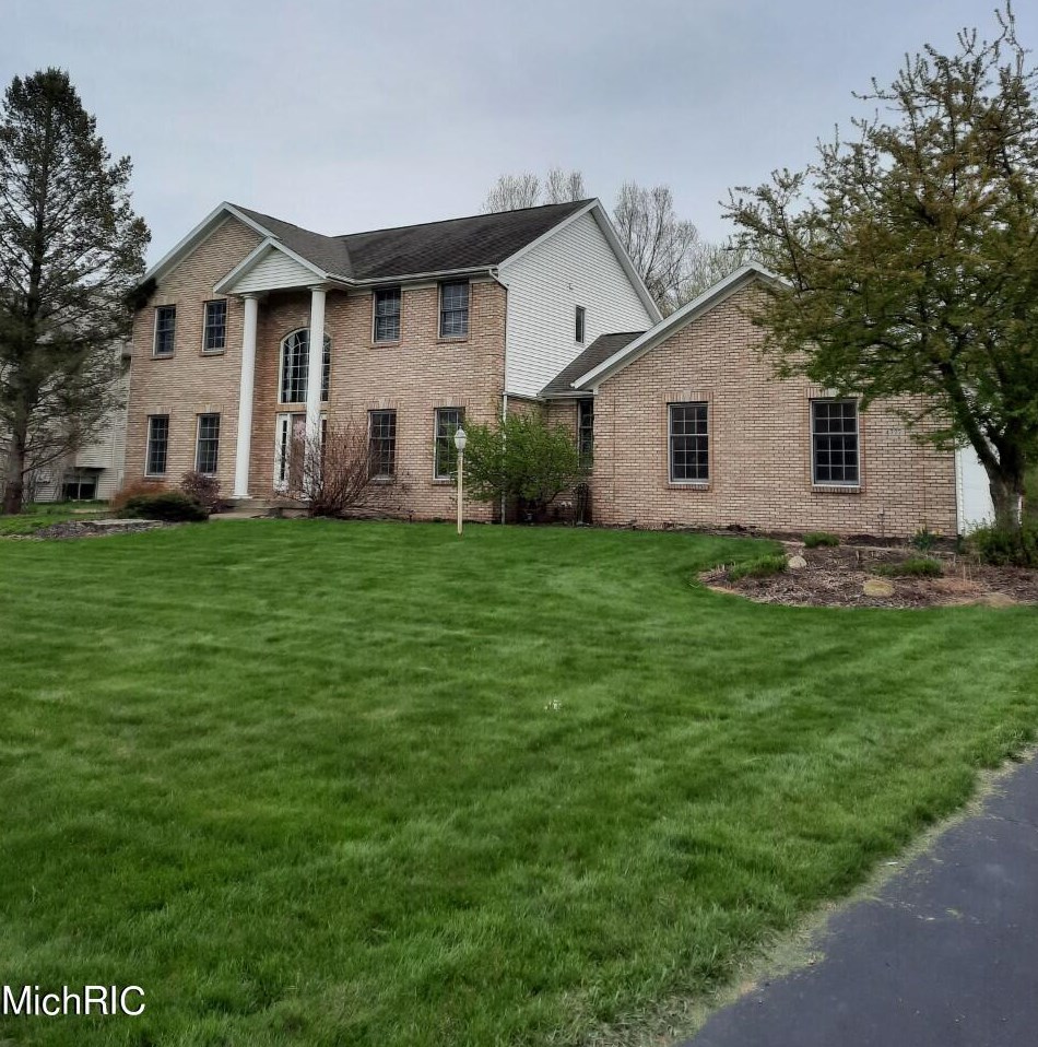 4777 Sunflower Ridge Dr, Ada, MI 49301-8621