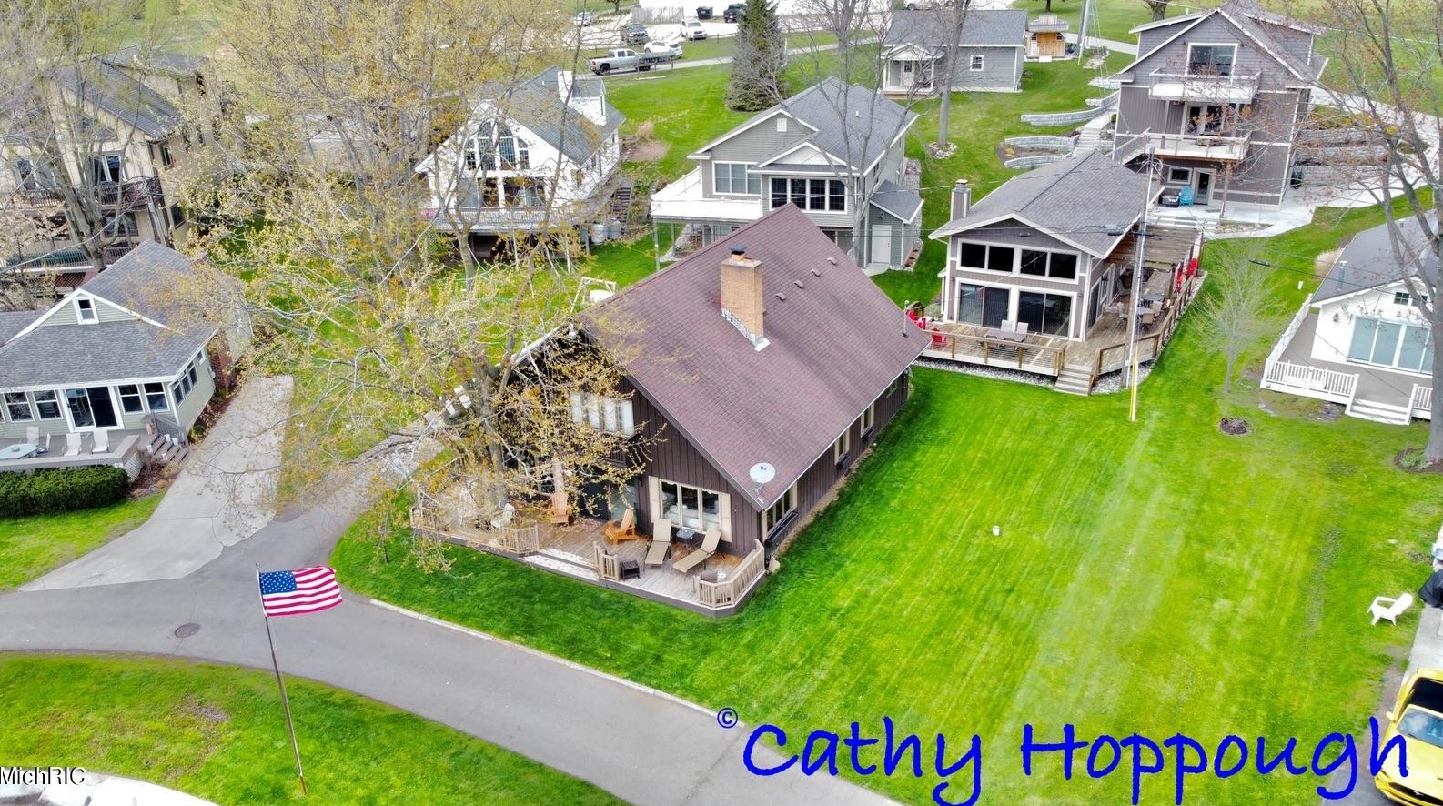 6390 Lakeshore Dr, Saranac, MI 48881-8789