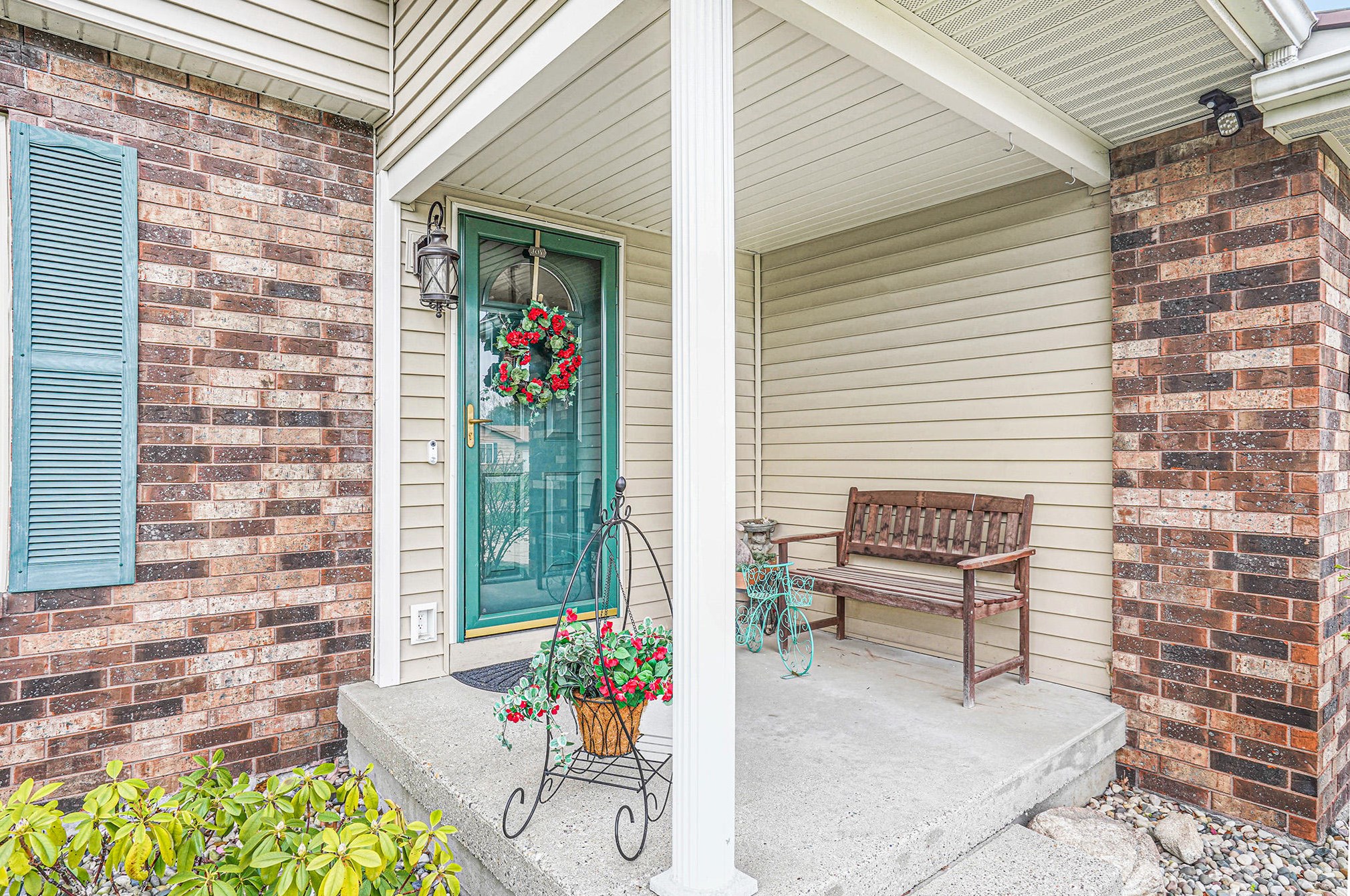 1958 Newcastle Dr, Jenison, MI 49428-8533