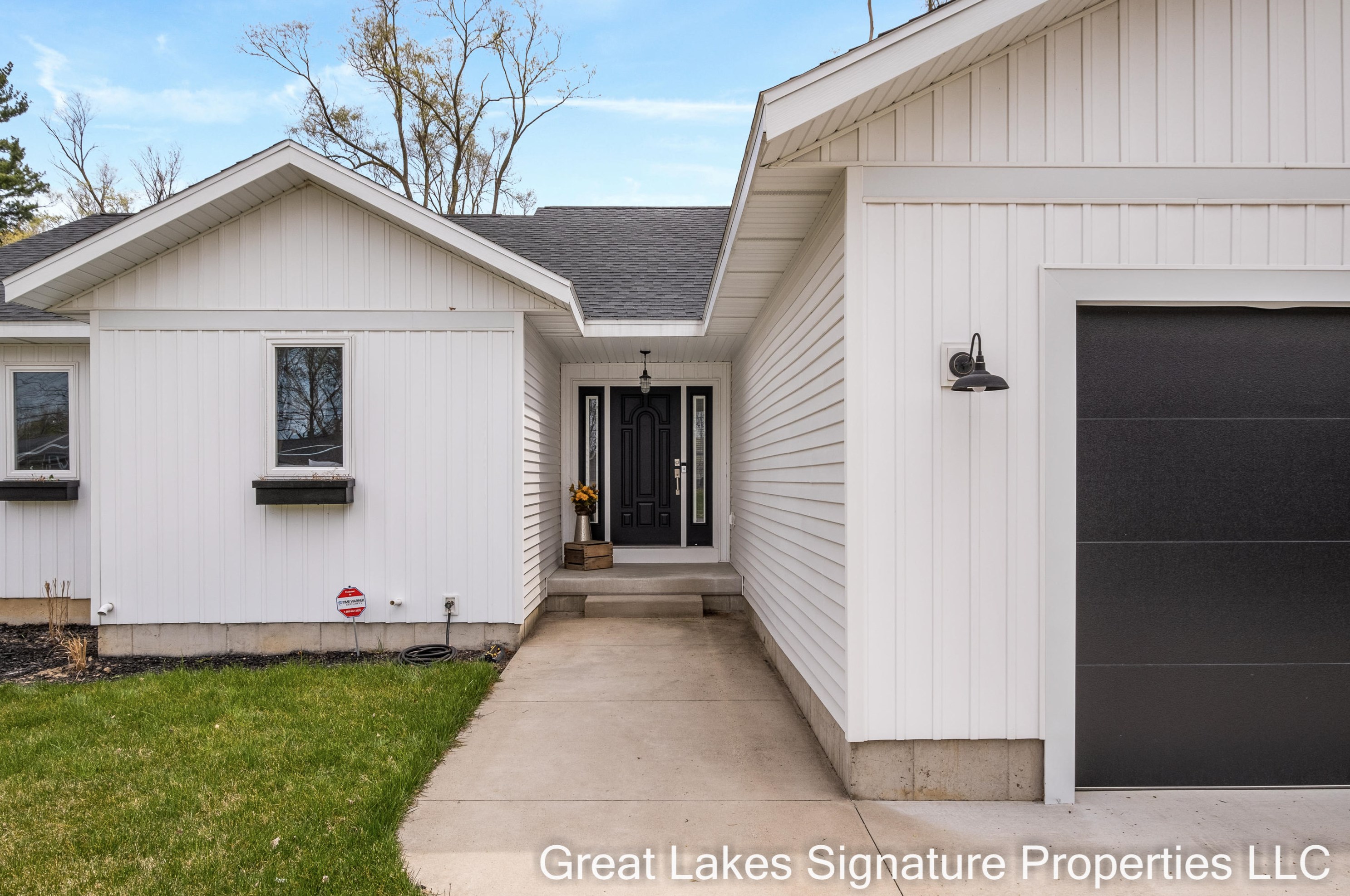 4156 Ivanrest Ave, Wyoming, MI 49418