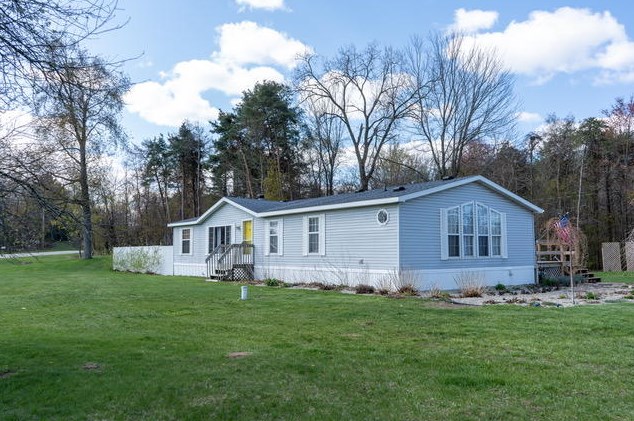 3204 136th Ave, Hamilton, MI 49419-8556