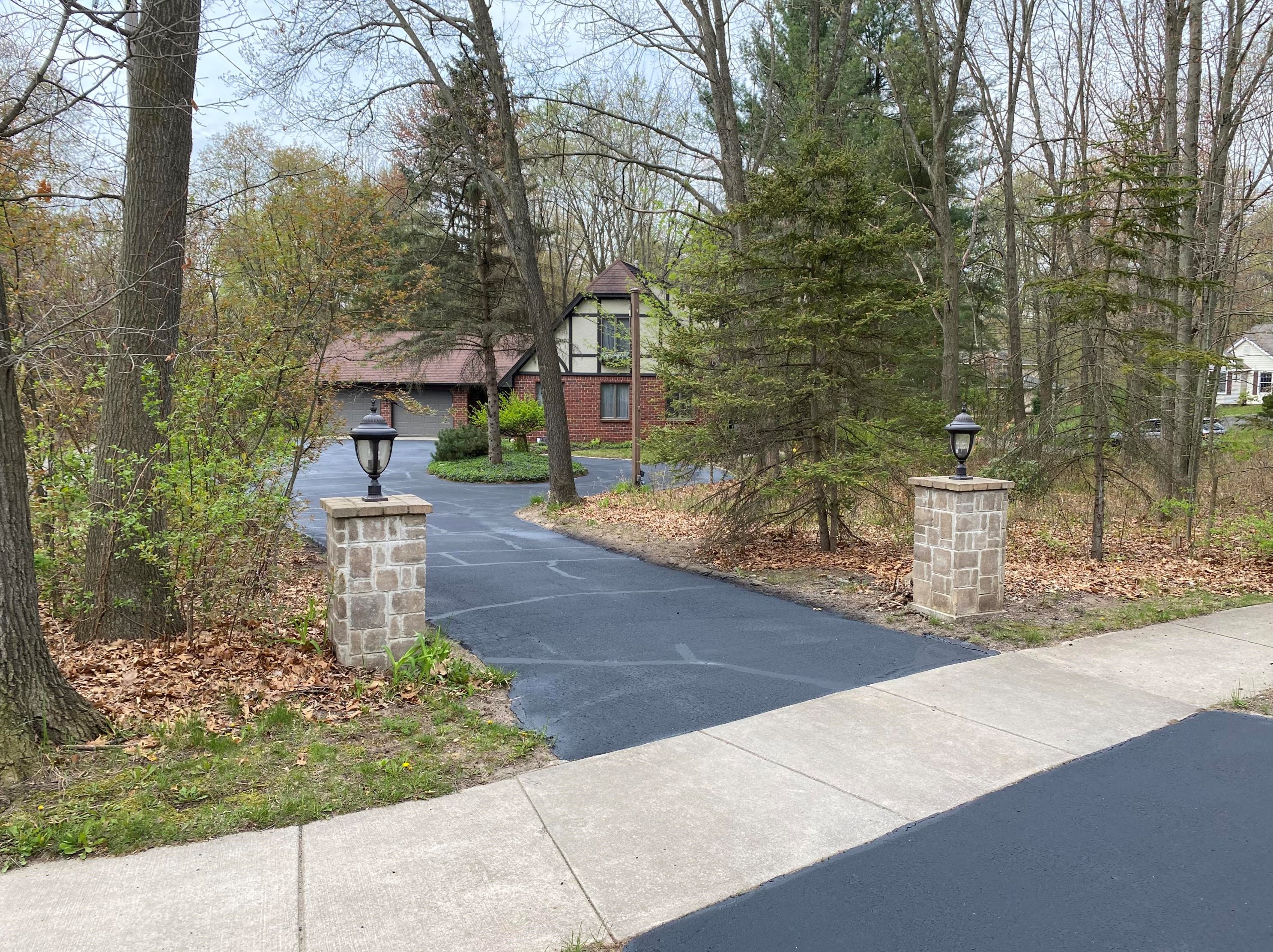 5640 Hall St, Grand Rapids, MI 49546-3844