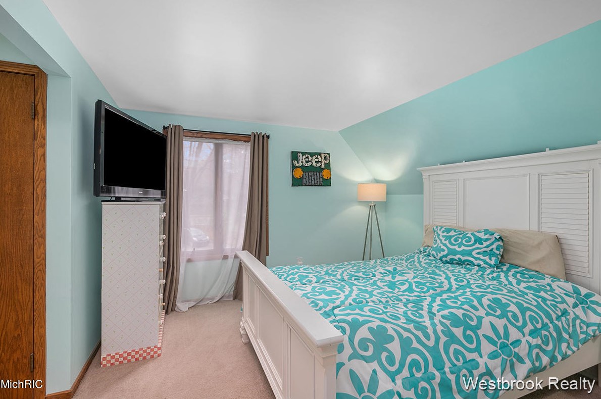 5640 Hall St, Grand Rapids MI  49546-3844 exterior