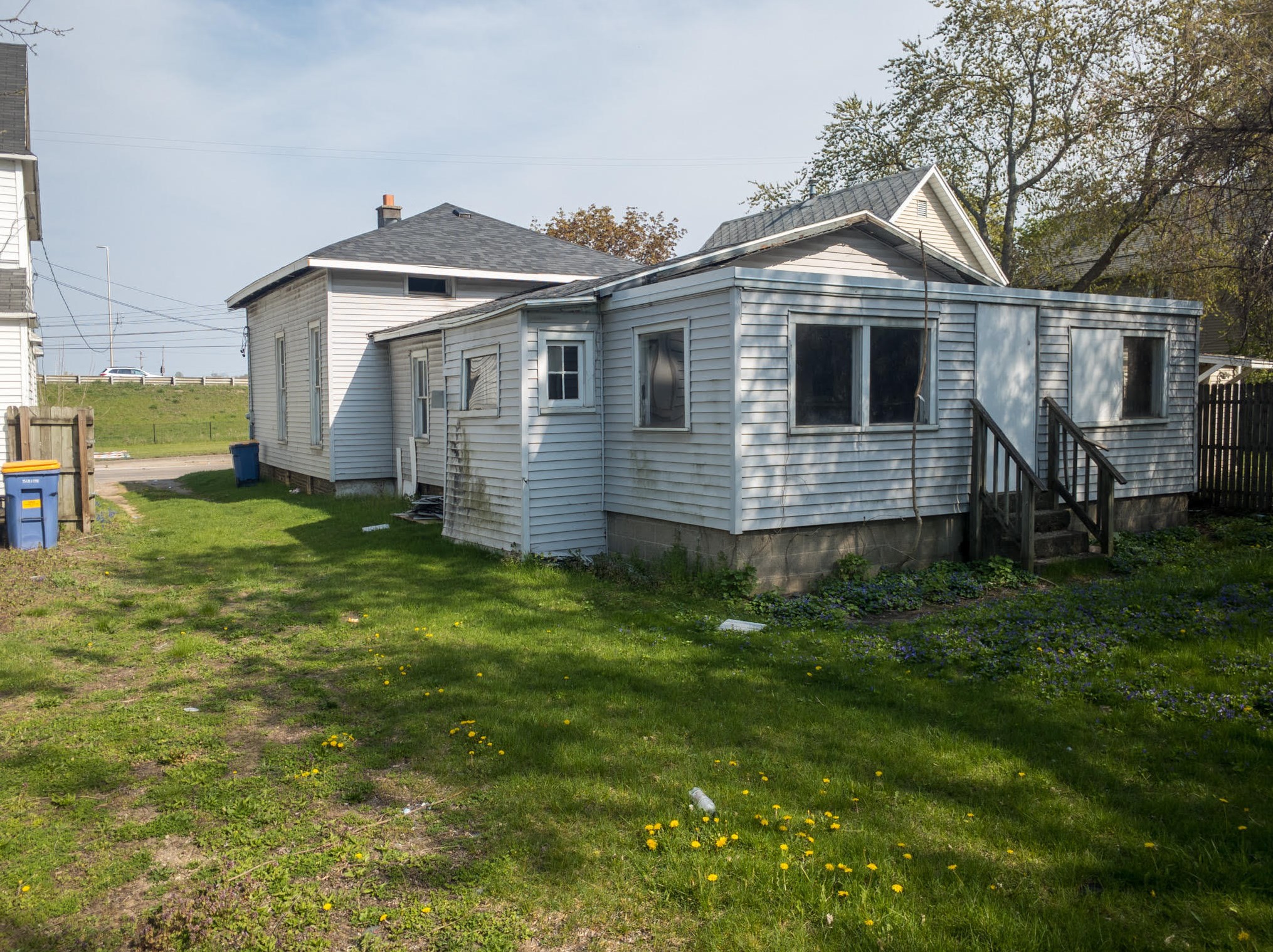 1059 Turner Ave, Grand Rapids MI  49504-4206 exterior