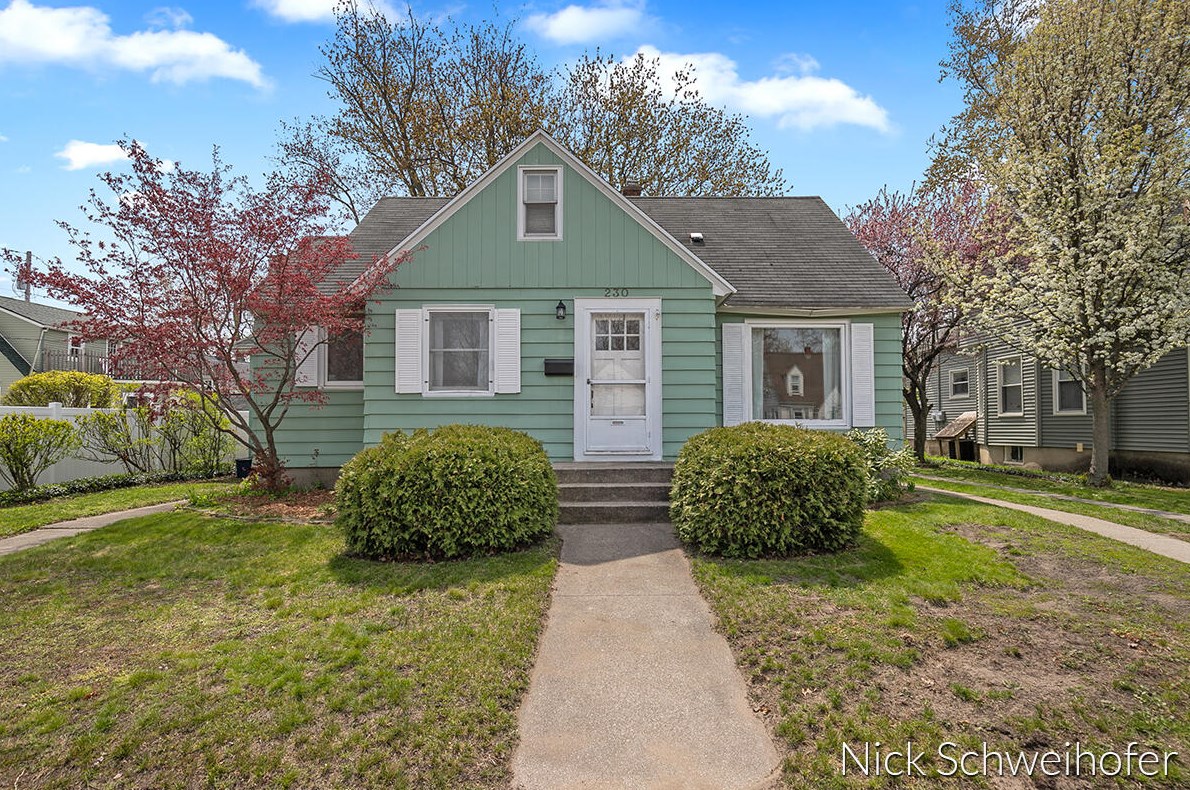 230 W 24th St, Holland, MI 49423