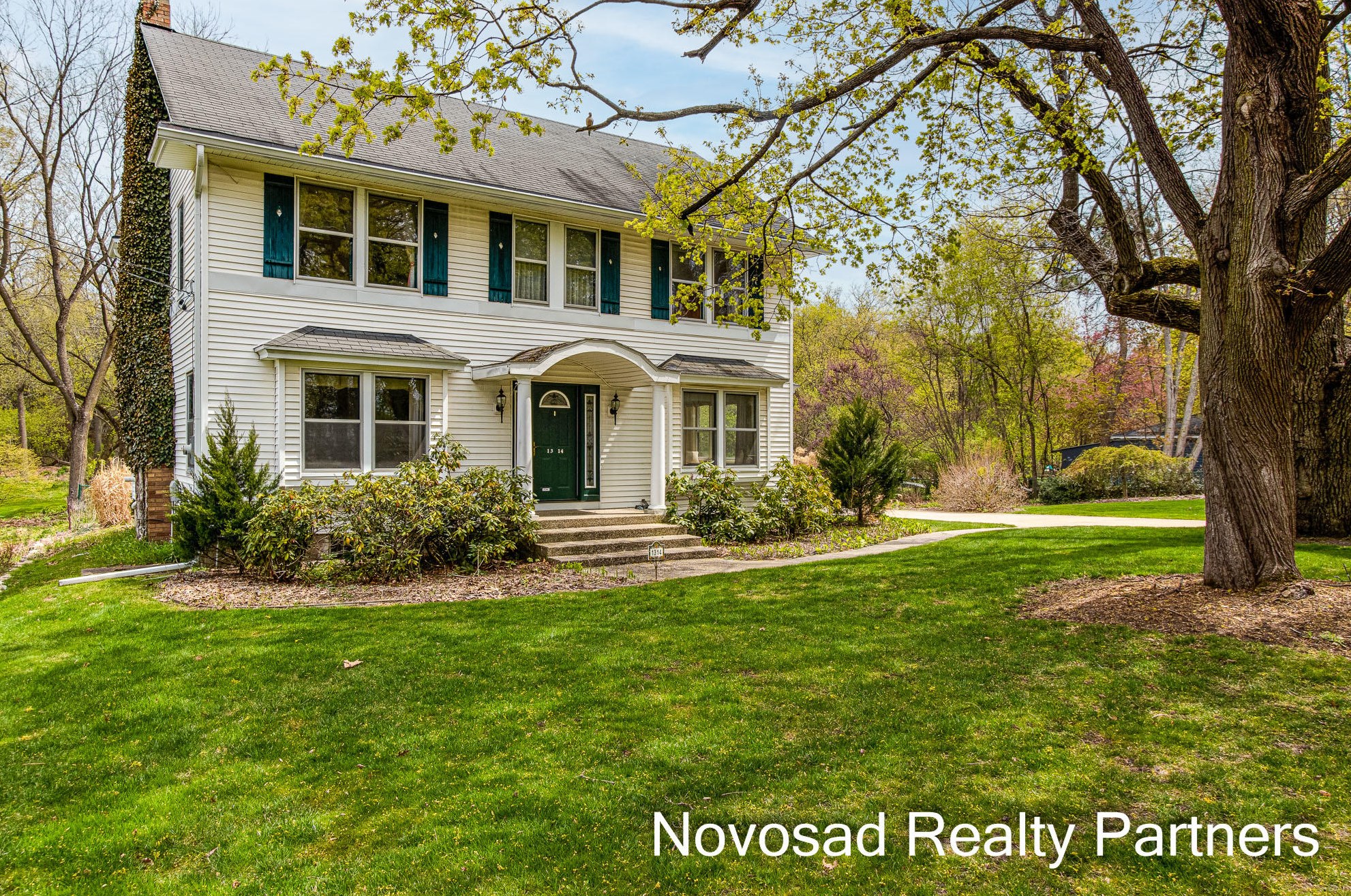 1314 Oakleigh Rd, Grand Rapids, MI 49504-2550