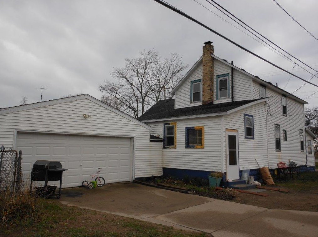 1464 Beach St, Meskegon, MI 49441