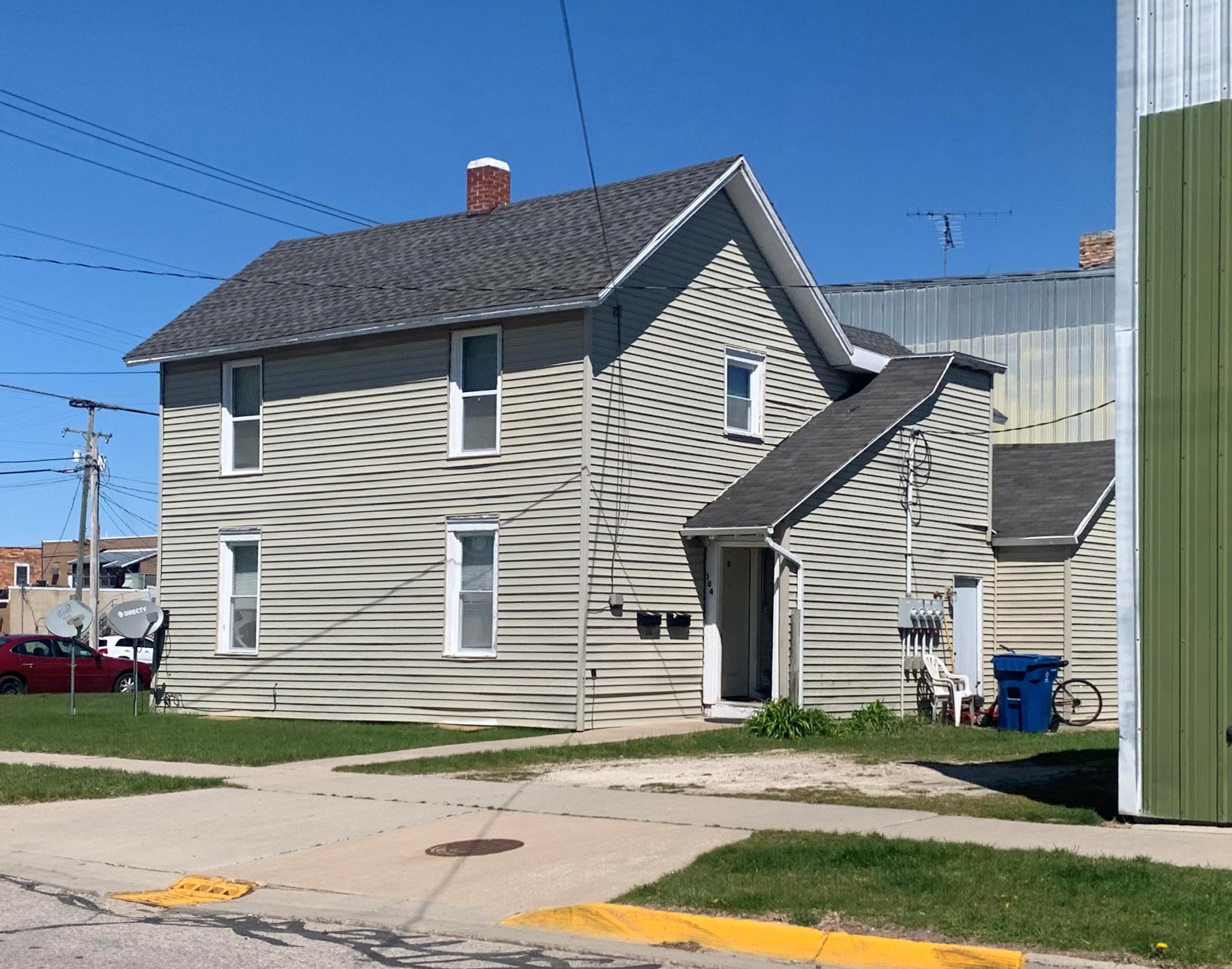 104 Courtland St, Hart MI 49420-1210 exterior