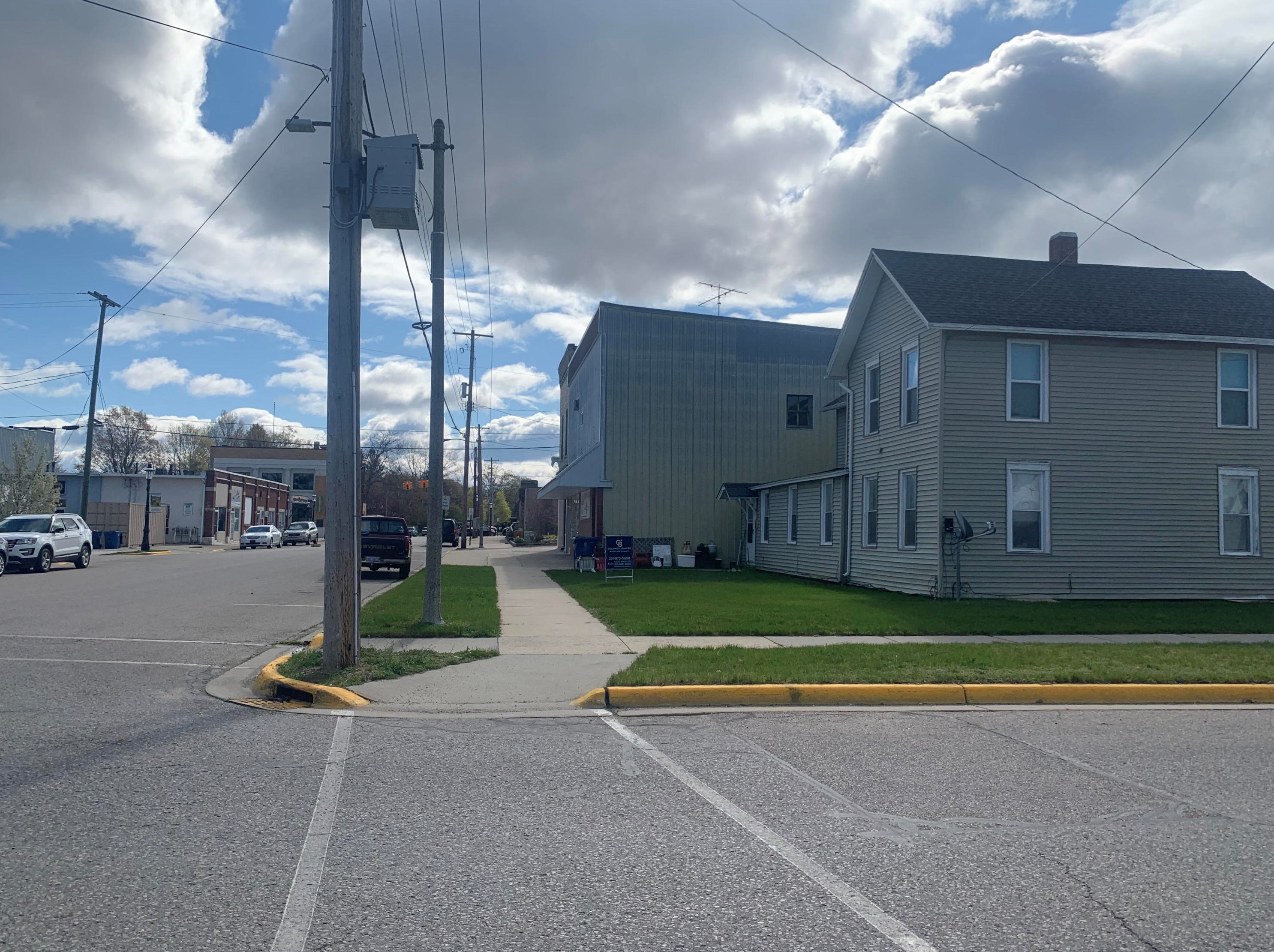 104 Courtland St, Hart MI 49420-1210 exterior