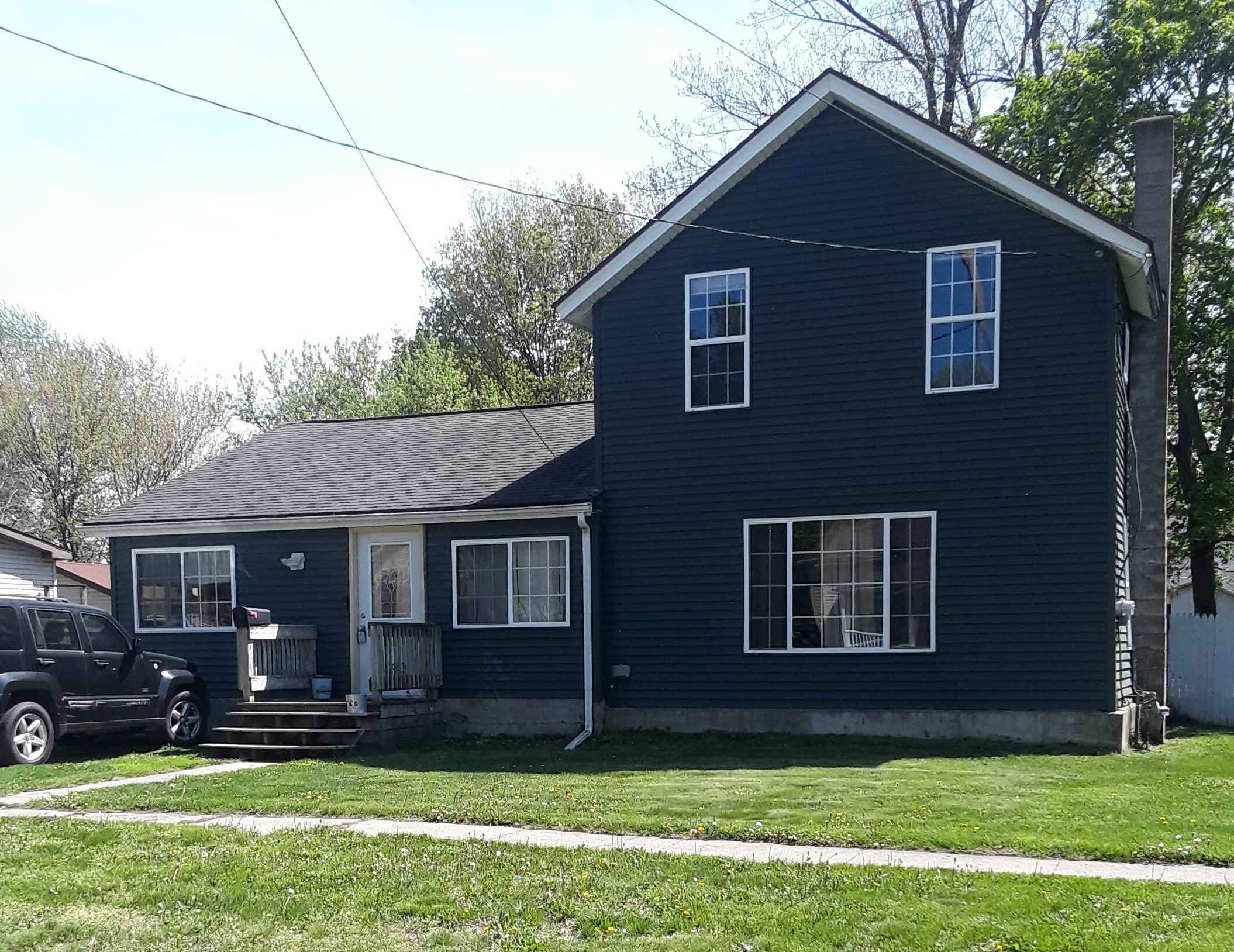15 Cole St, Quincy, MI 49082