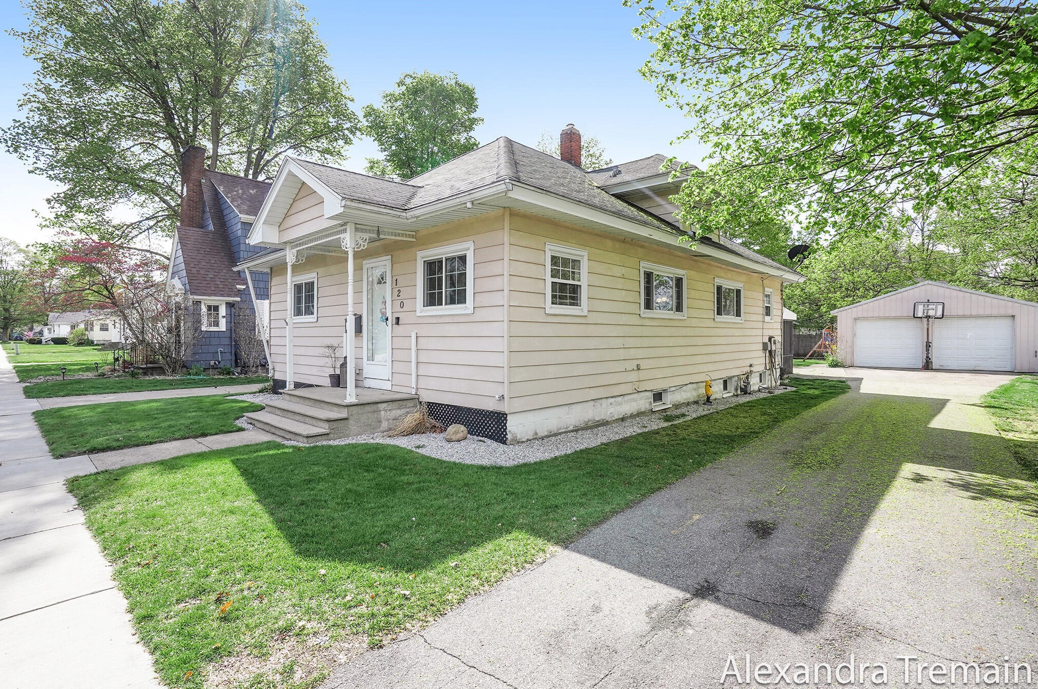 120 Sycamore St, Wayland, MI 49348-1334