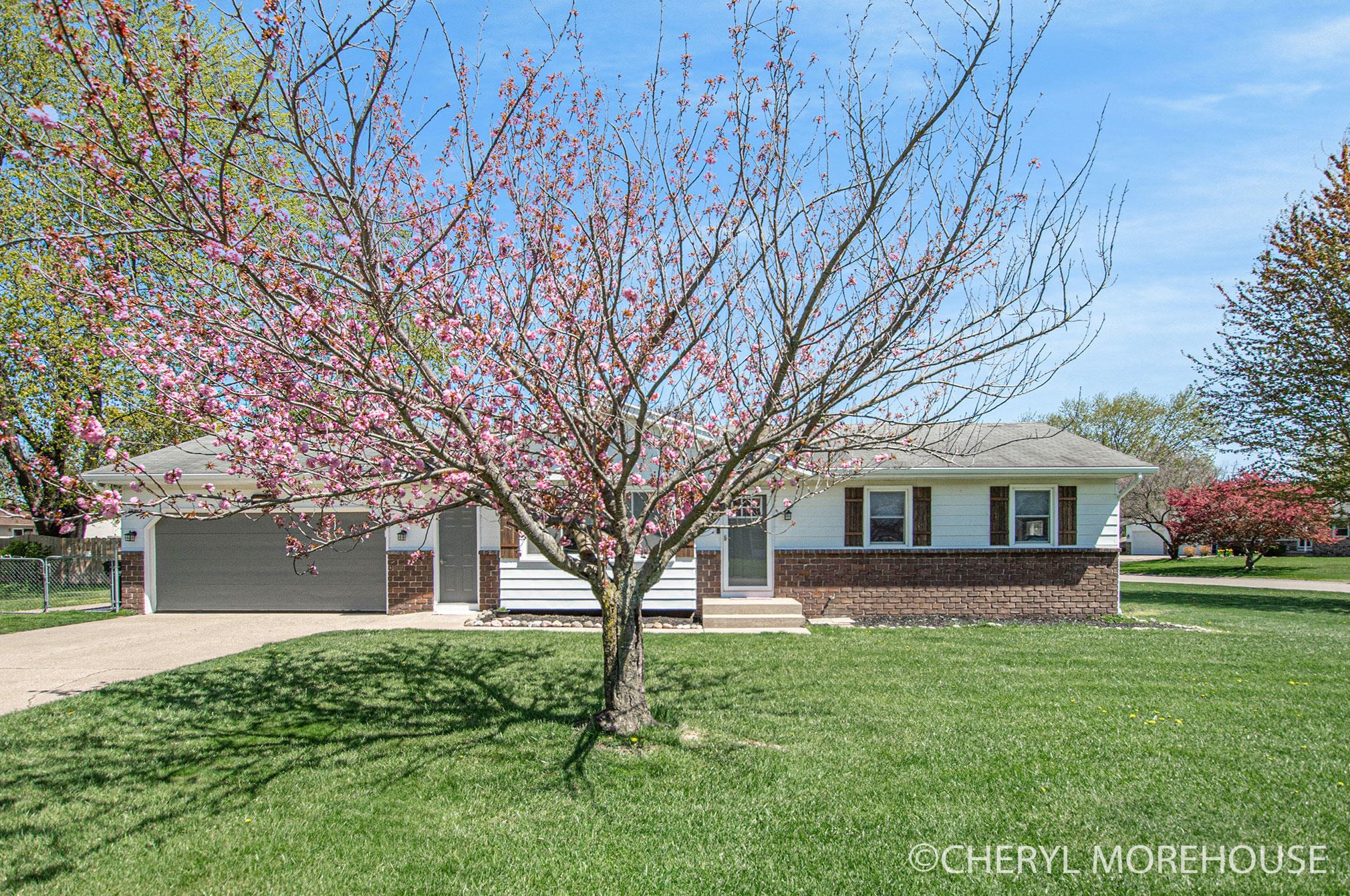 8672 Honeybrook Ct, Jenison, MI 49428-9551