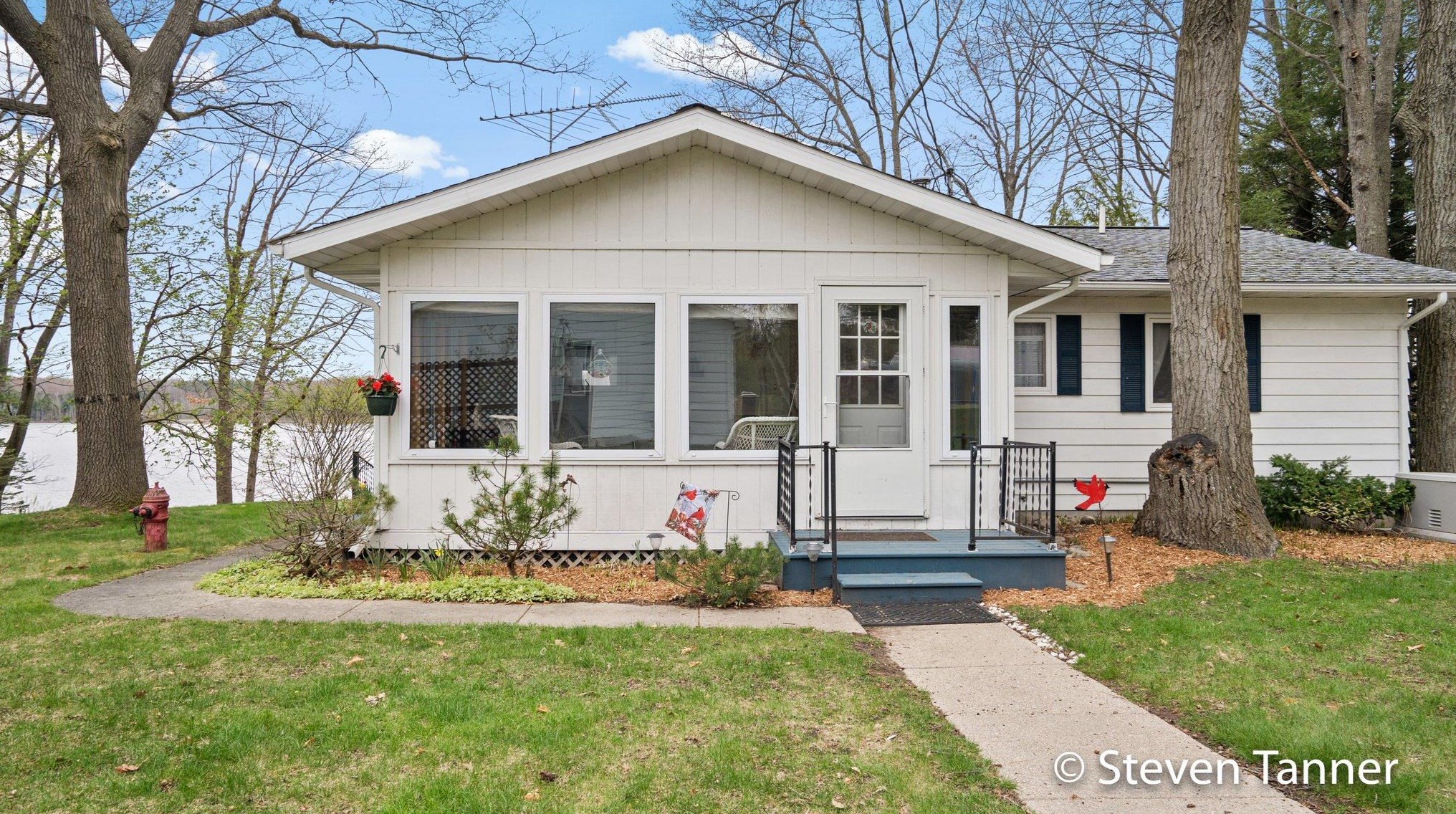 23771 Lake Dr, Sears, MI 49679