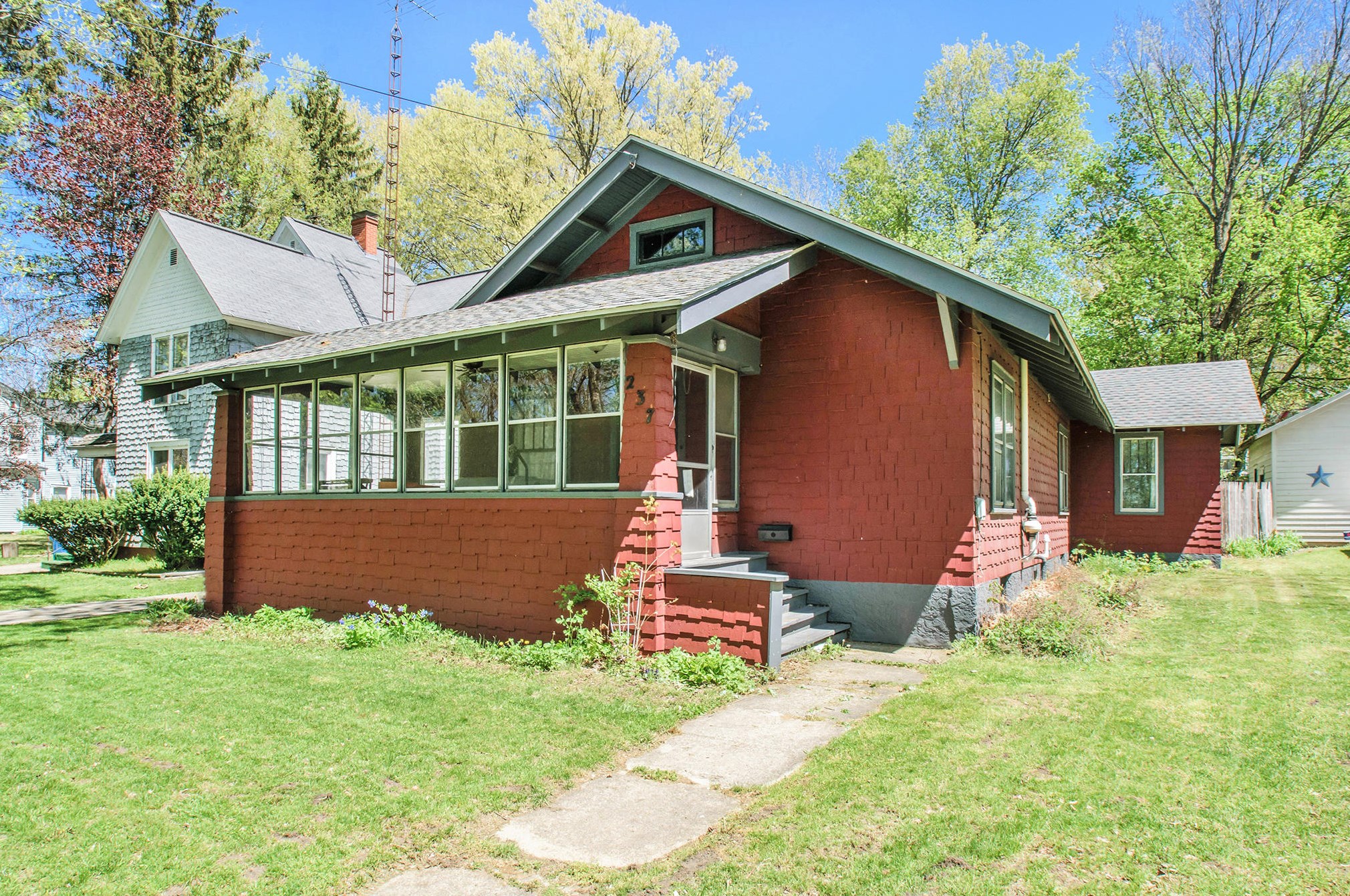 237 Bond St, Niles, MI 49120-3245