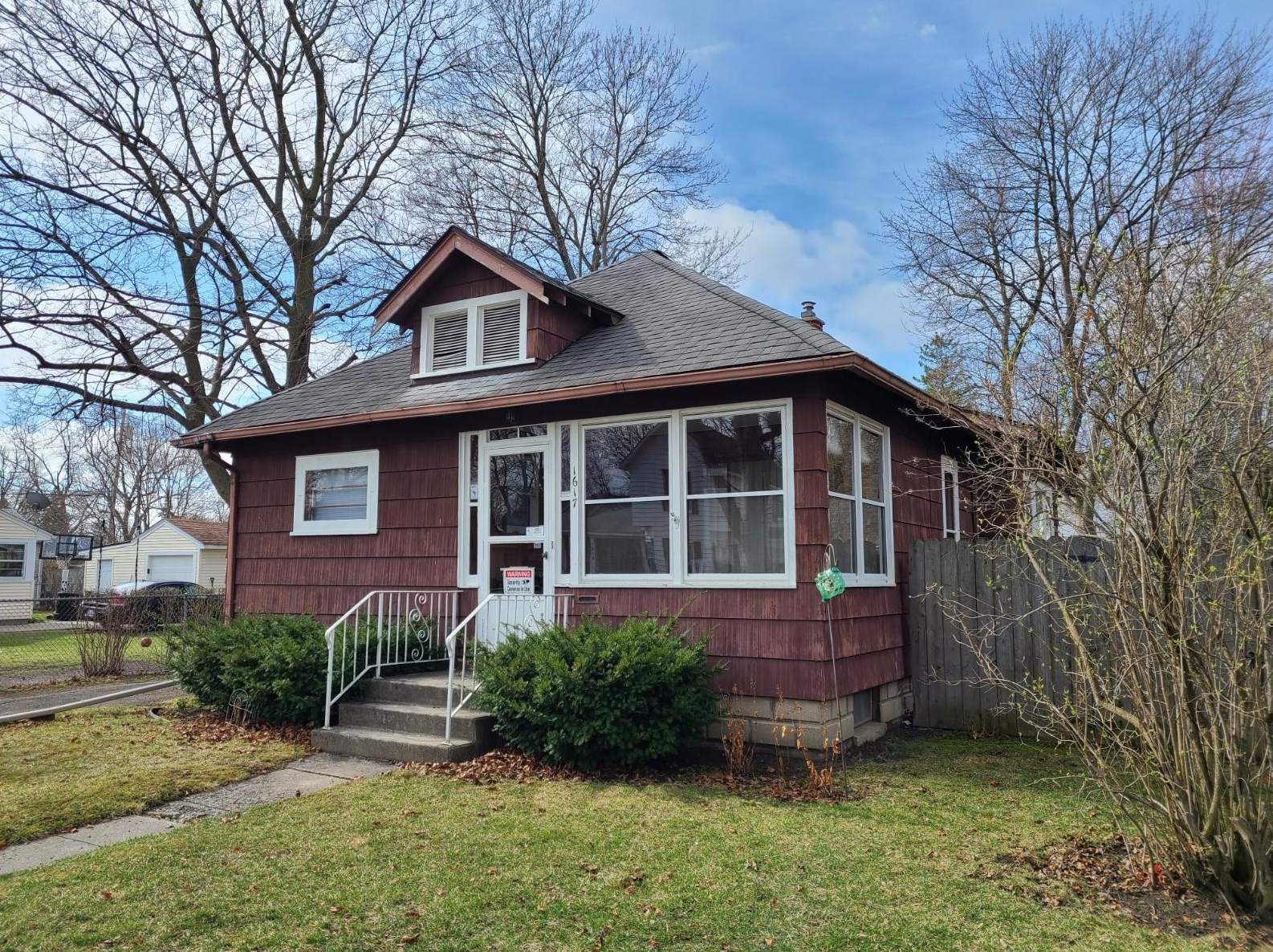 1617 Van Buren St, Saginaw, MI 48602