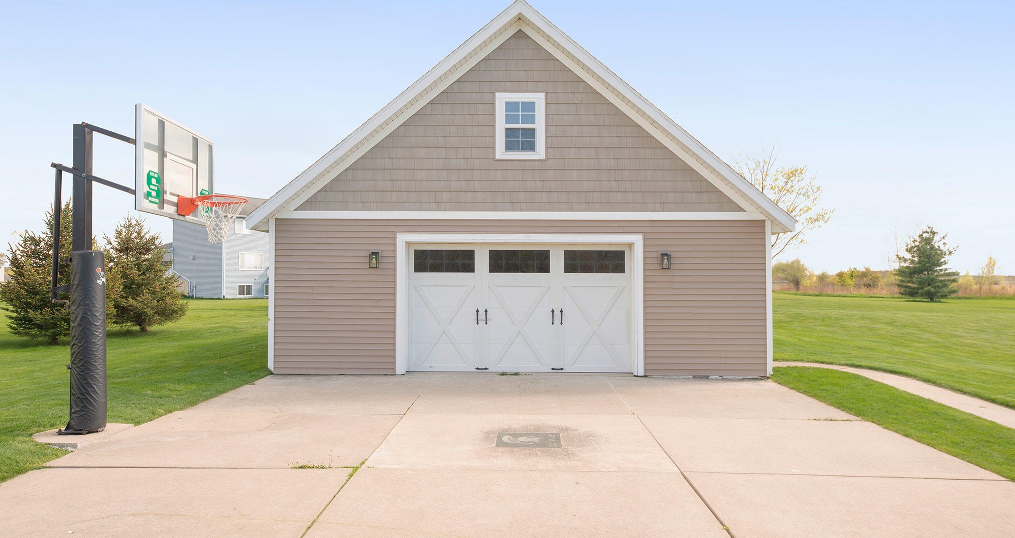 9326 Clear Meadow Dr, Ada MI 49301-8119 exterior