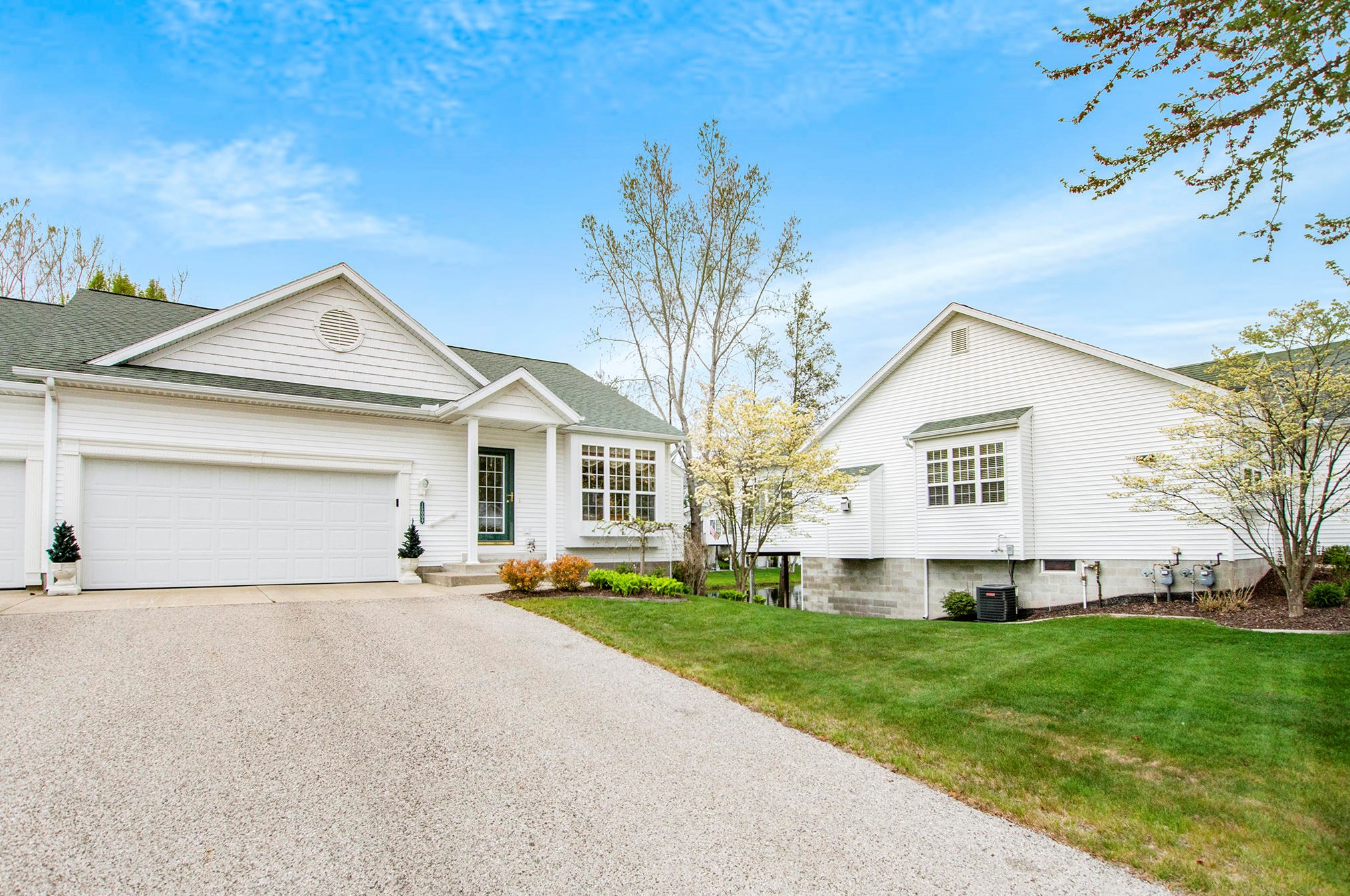 15009 Saddlebrook Trl, Spring Lake, MI 49456-8983