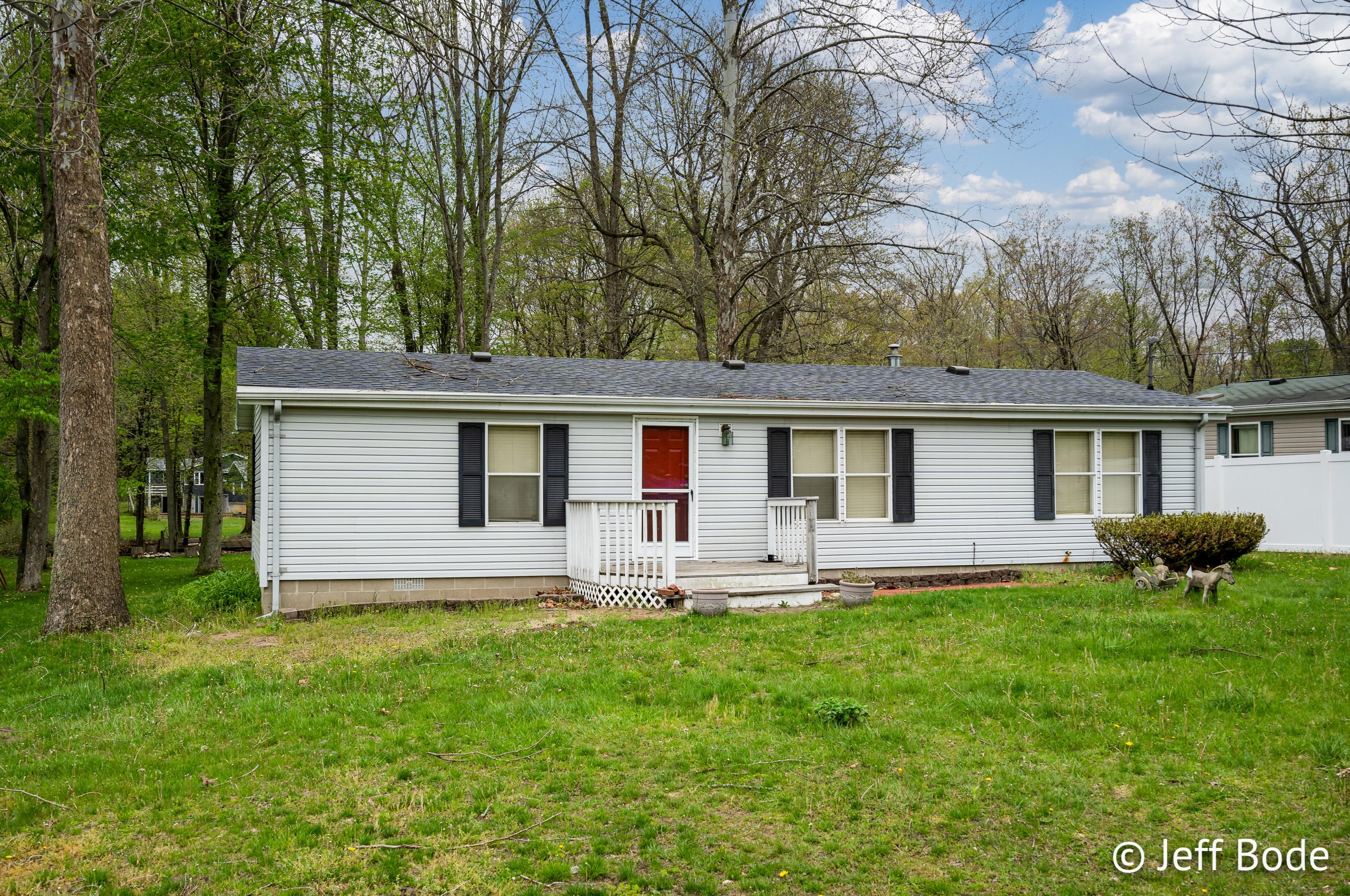 19112 Merry Rd, Grand Junction, MI 49056