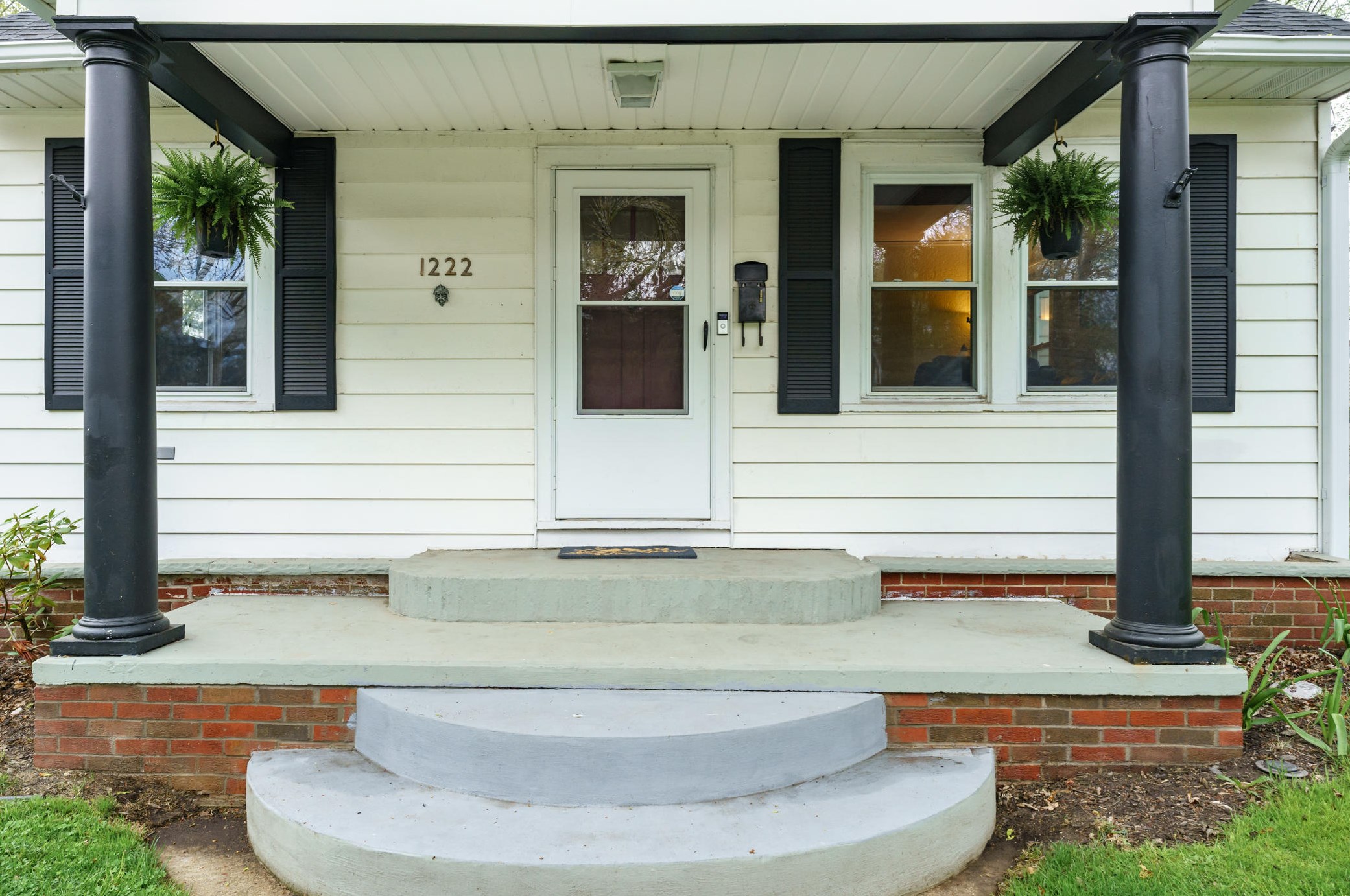 1222 Cambridge Dr, Kalamazoo, MI 49001