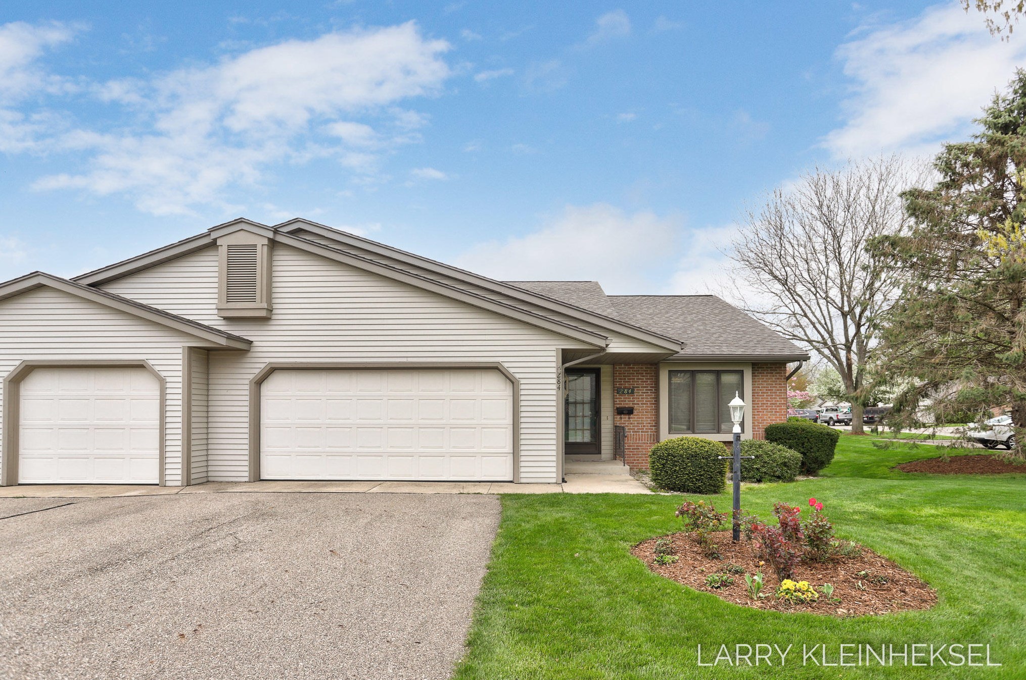 284 Harvest Ln, Holland, MI 49423-7804