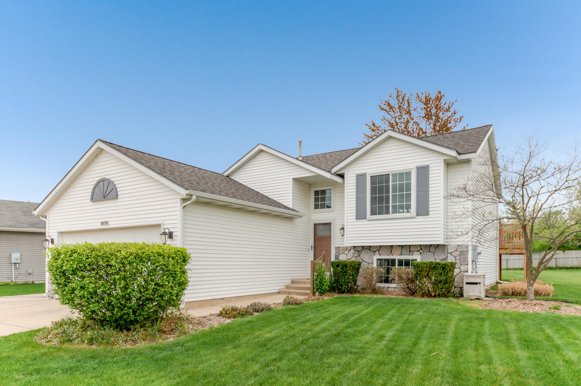 1878 Tradewinds Dr, Grand Rapids, MI 49508