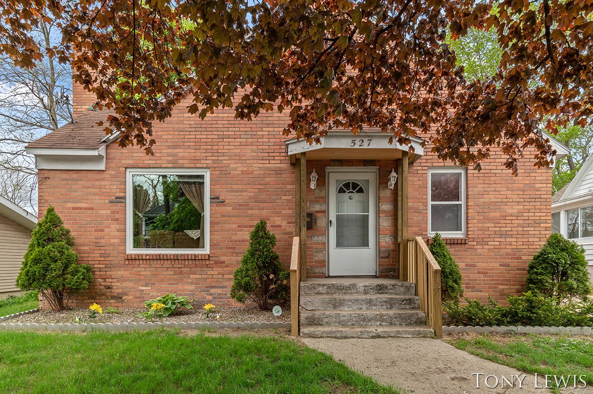 527 Harlan Ave, Grand Rapids, MI 49503-1741