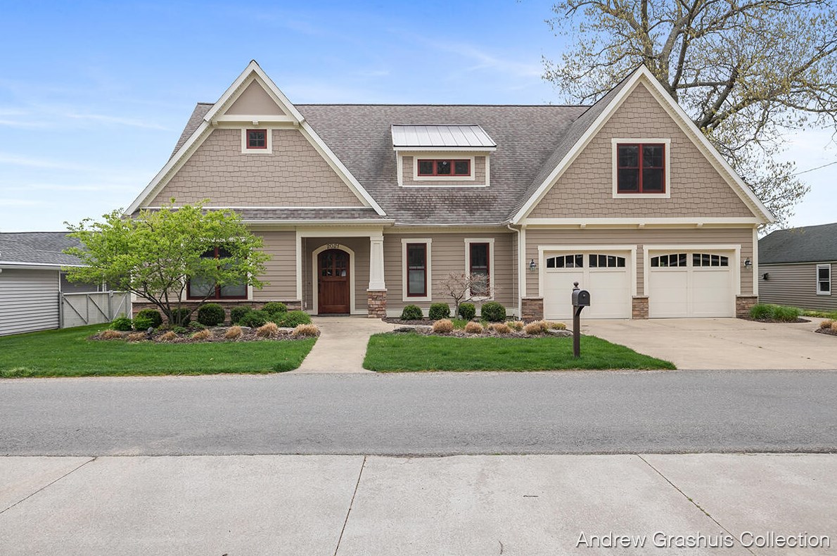 2021 Archwood Dr, Wayland, MI 49348-9316